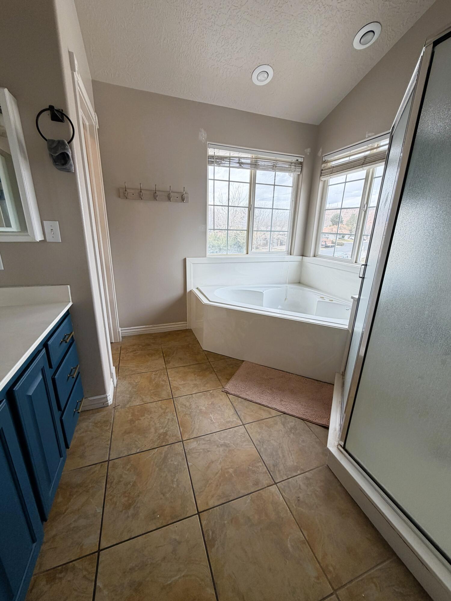 BLOOMINGTON HILLS - Residential