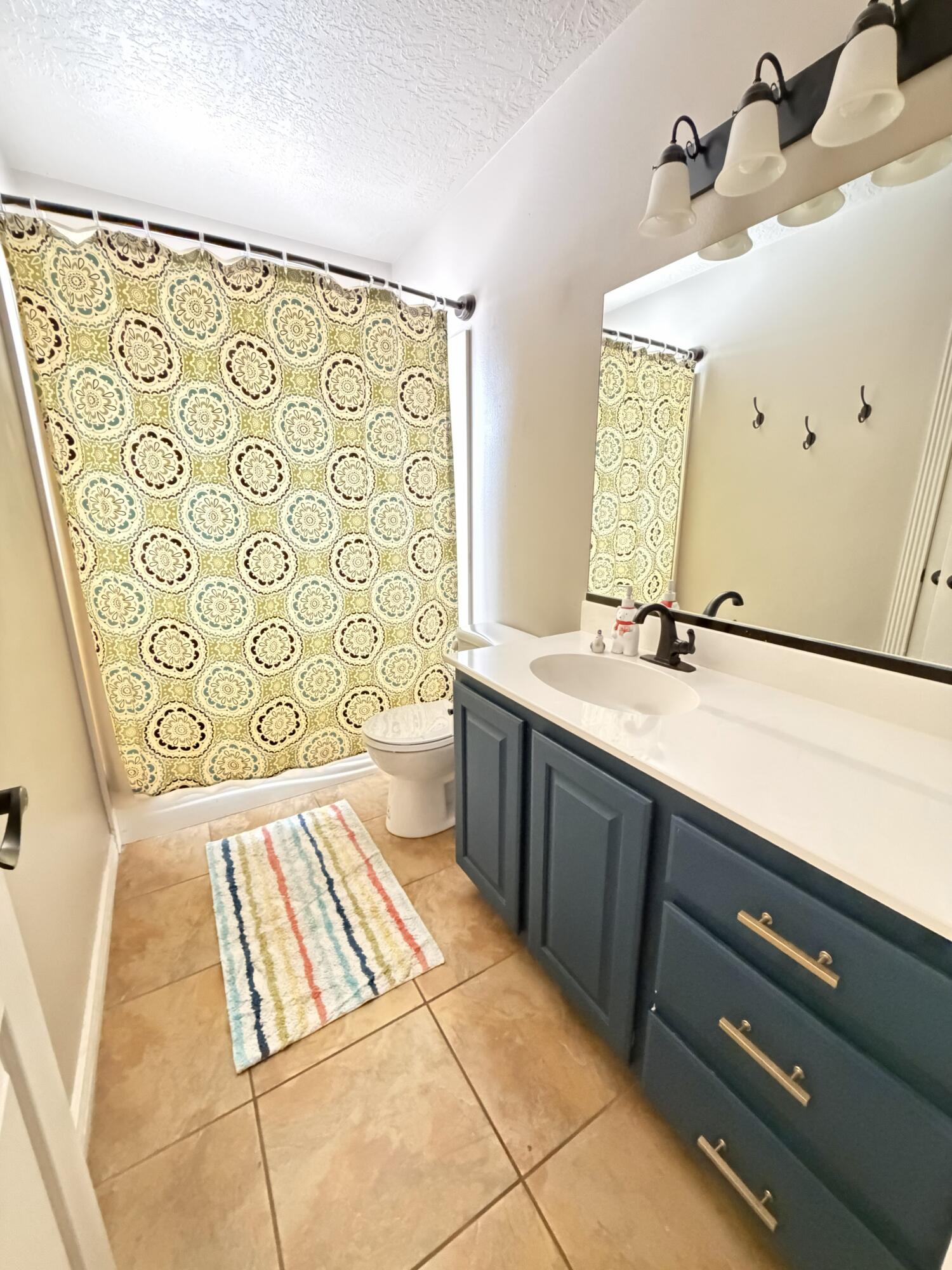 BLOOMINGTON HILLS - Residential