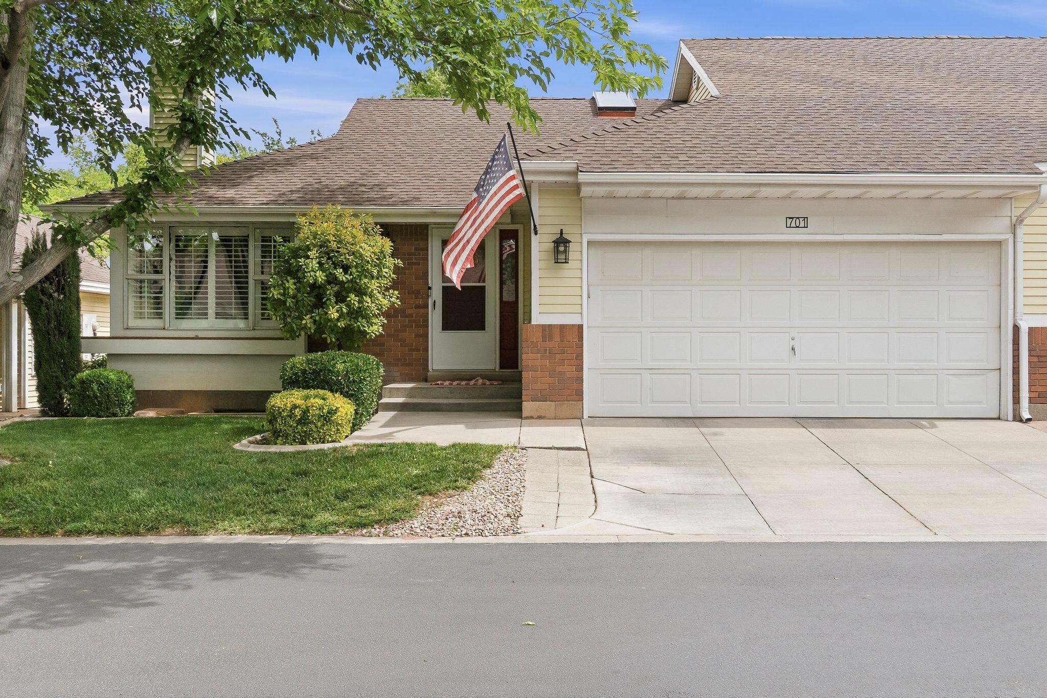 RED CANYON TOWNHOMES - Residential