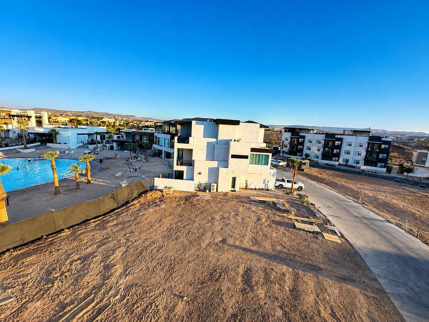 DESERT COLOR SHORES & RESORT WATERS EDGE - Land