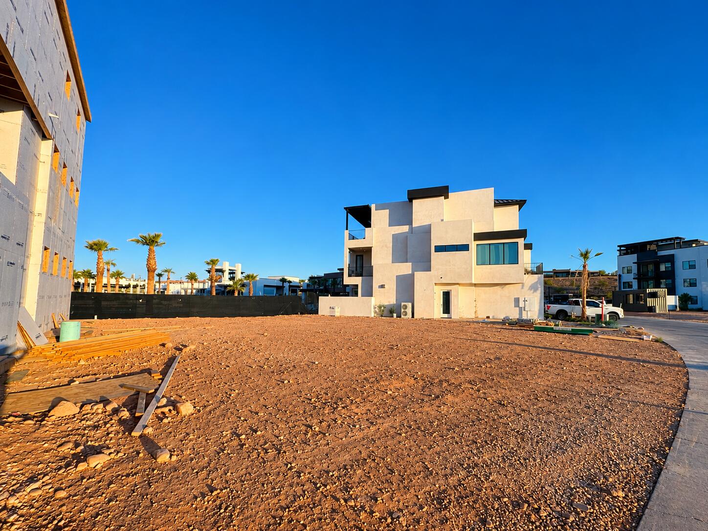 DESERT COLOR SHORES & RESORT WATERS EDGE - Land