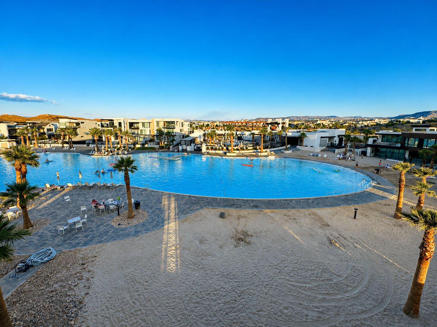DESERT COLOR SHORES & RESORT WATERS EDGE - Land