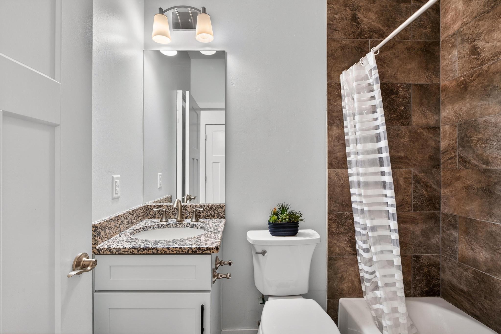 MOENAVE CONDO - Residential