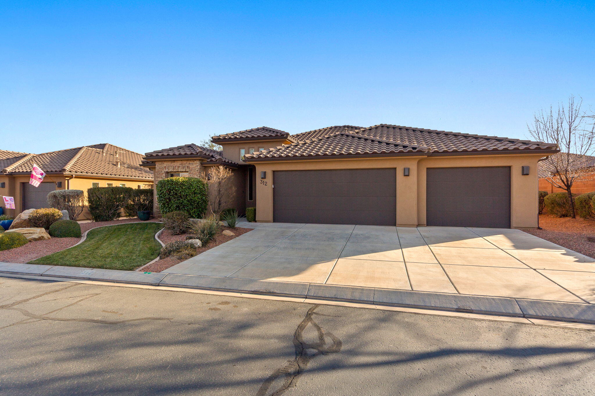 DESERT ROSE - Residential
