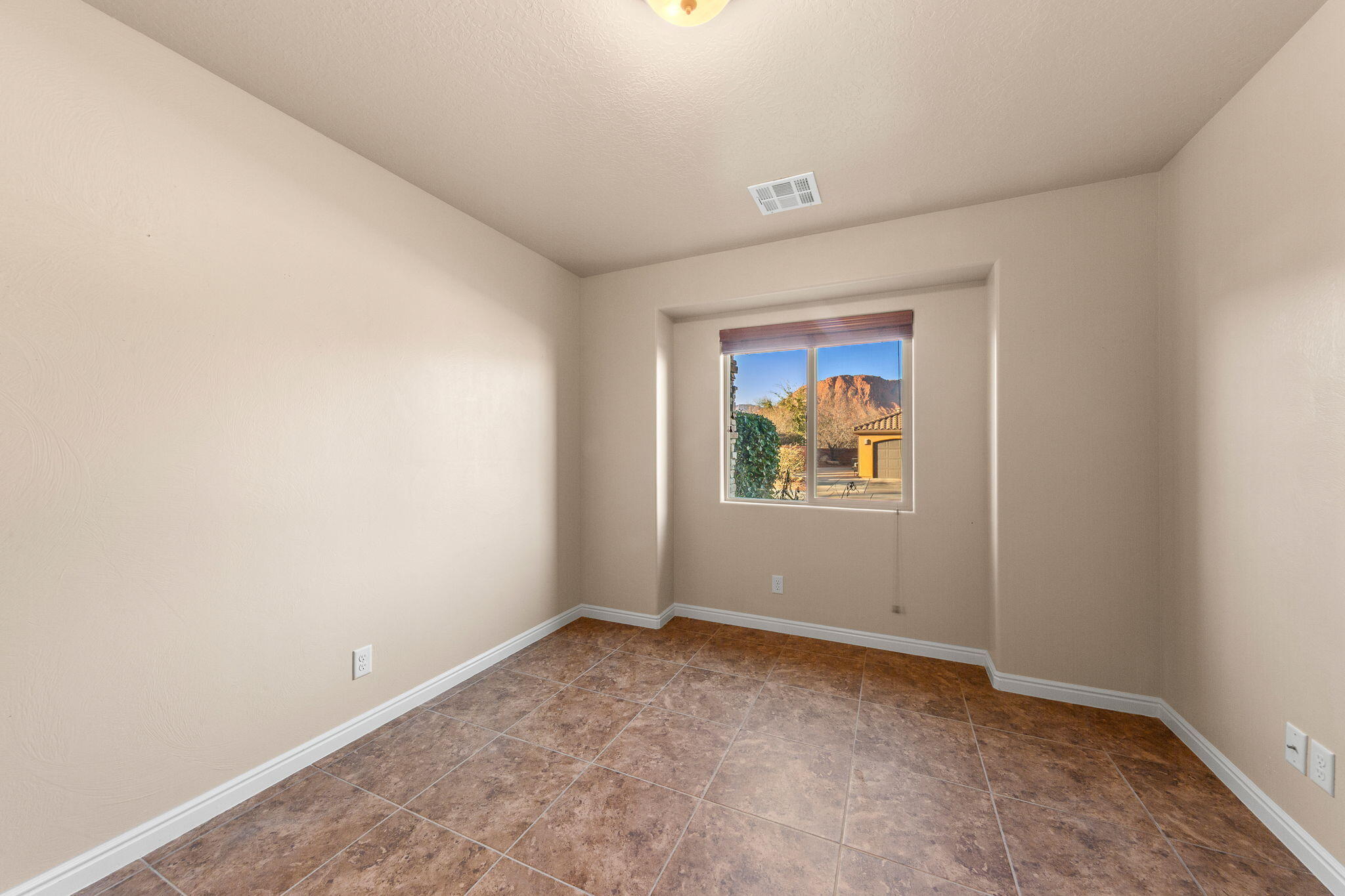 DESERT ROSE - Residential