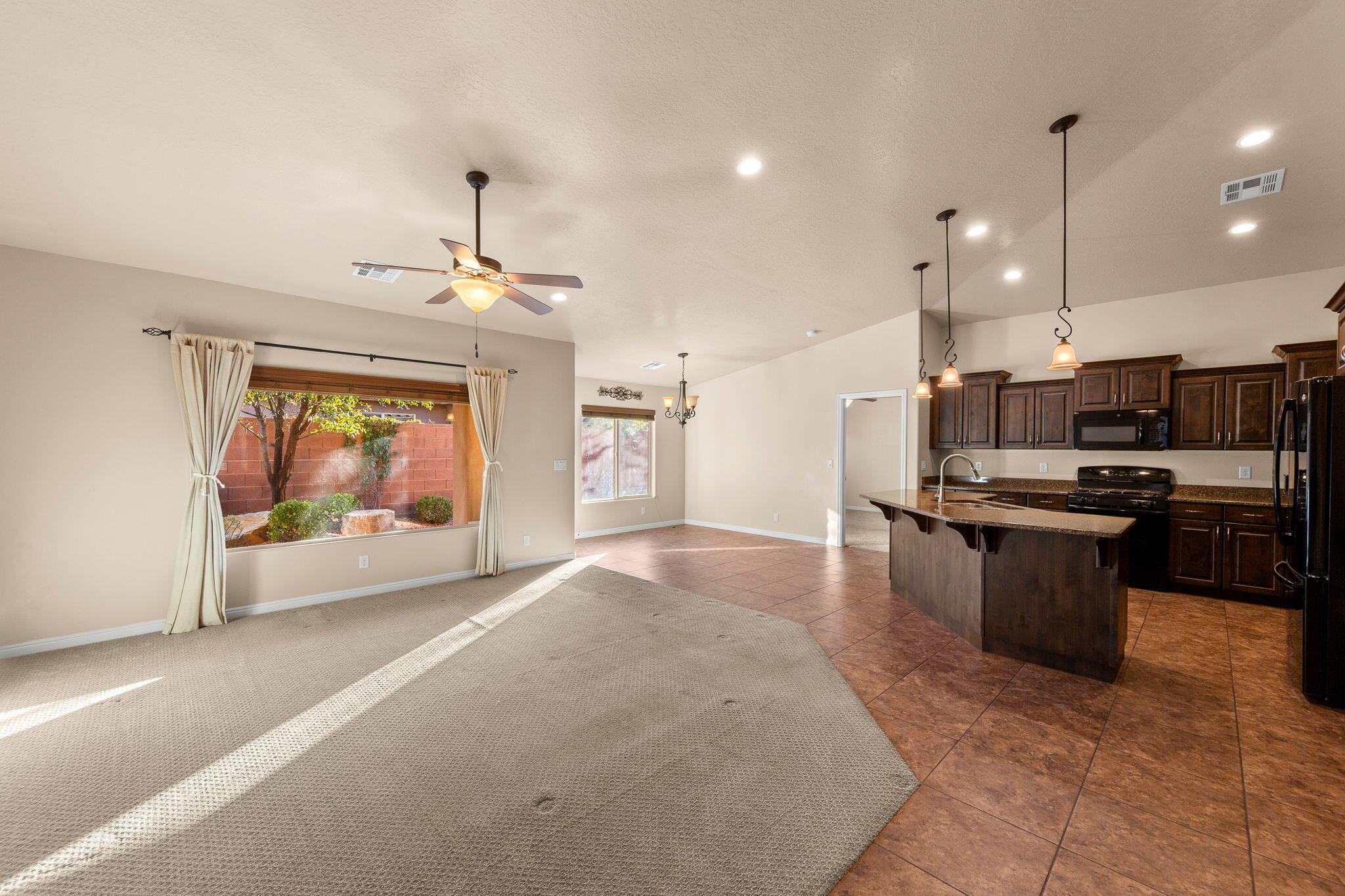 DESERT ROSE - Residential