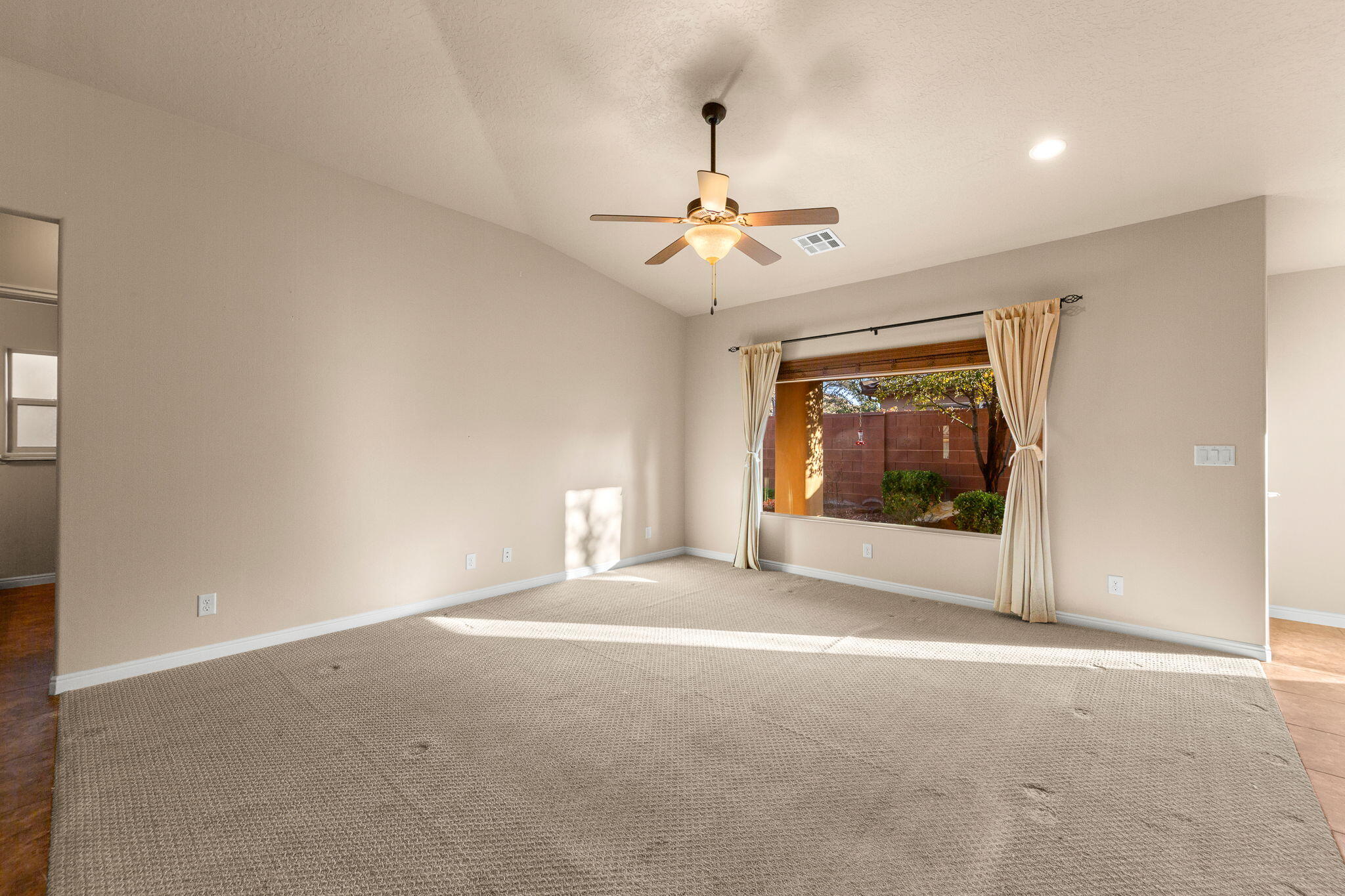 DESERT ROSE - Residential