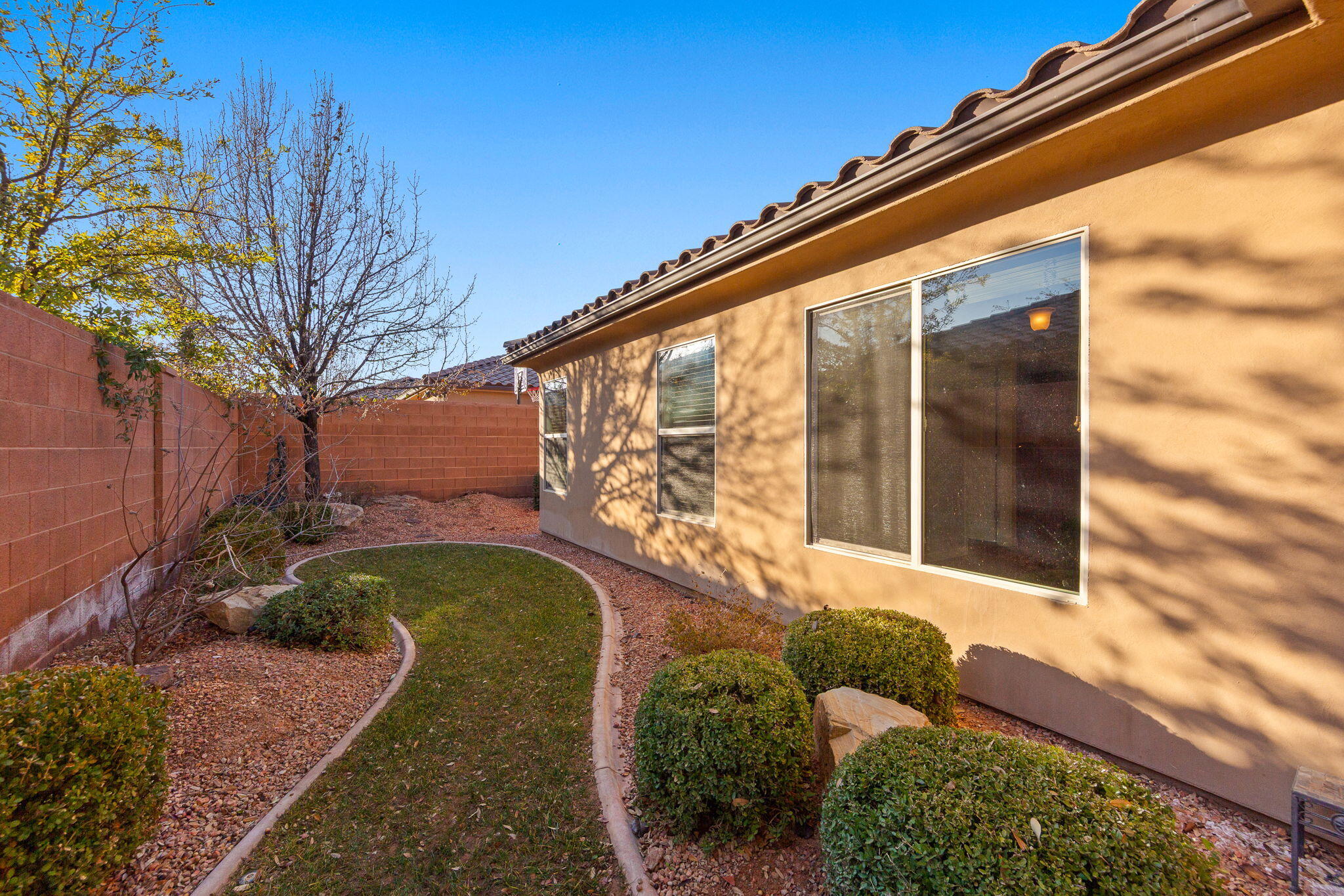 DESERT ROSE - Residential