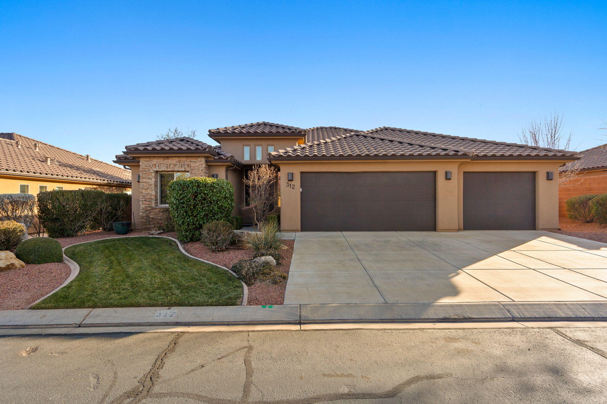 DESERT ROSE - Residential