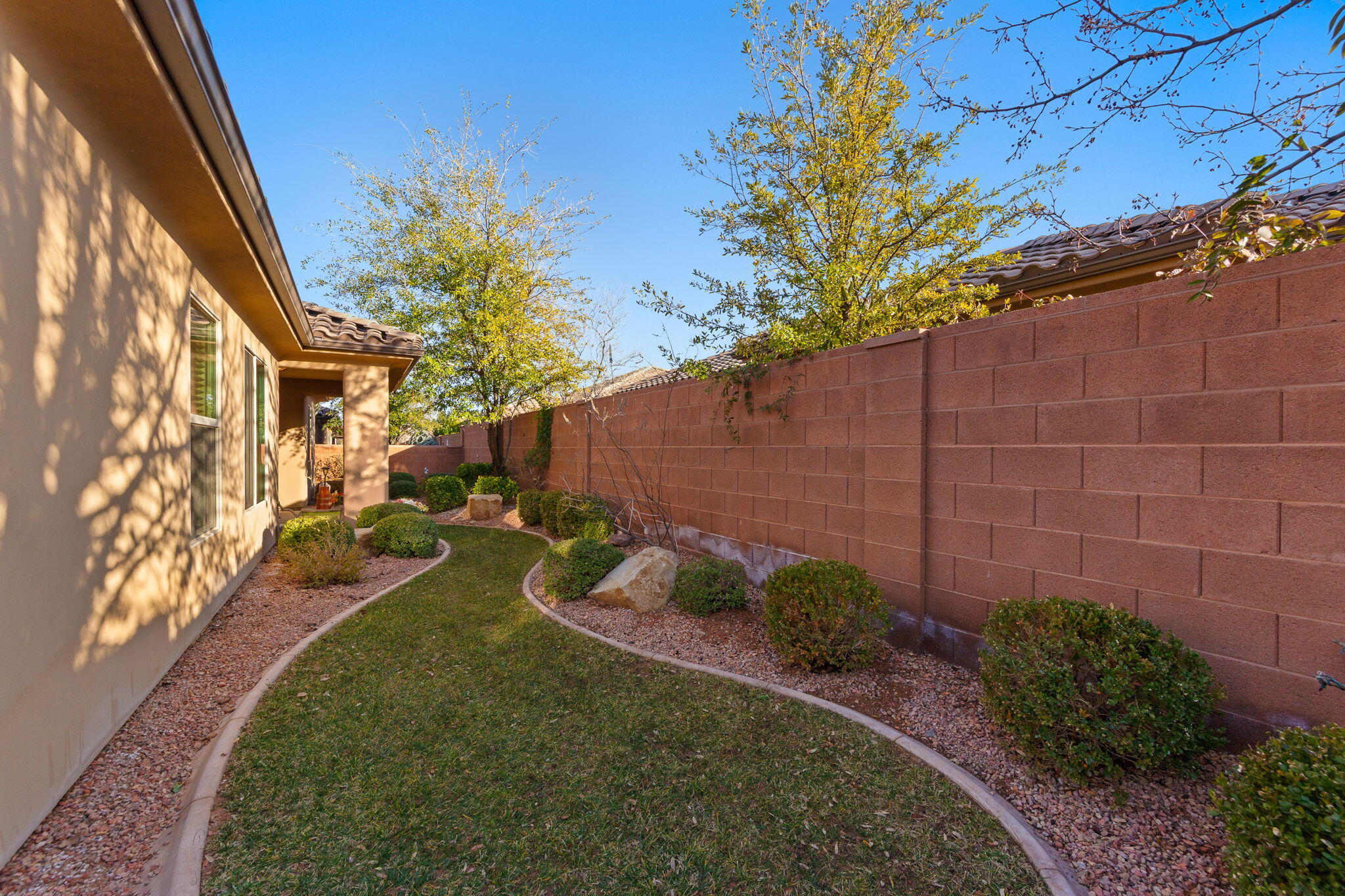DESERT ROSE - Residential