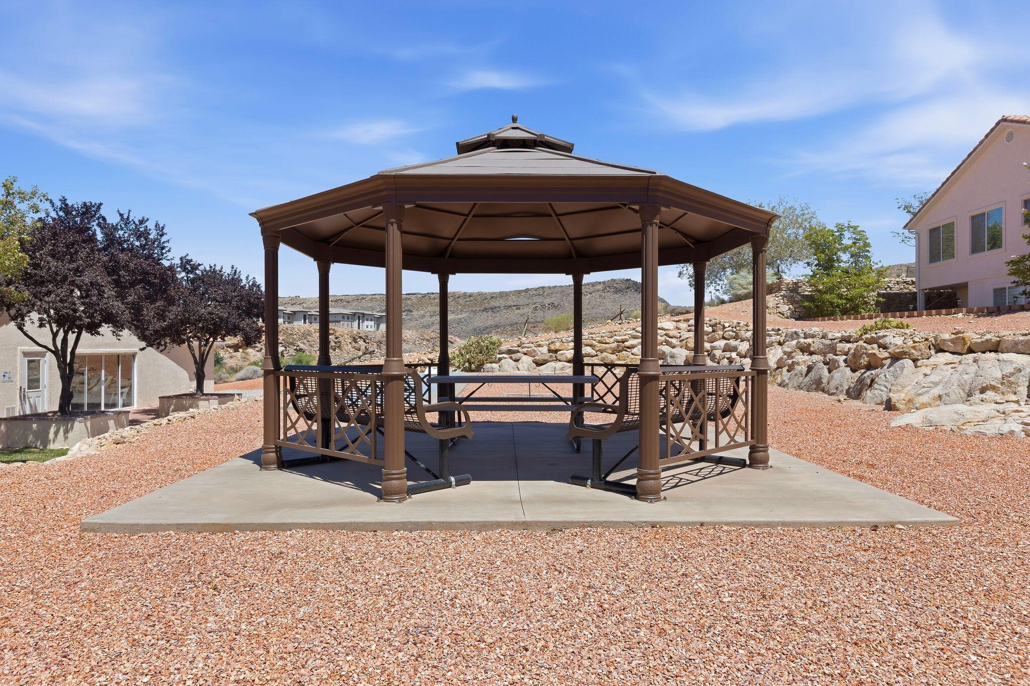 RIDGEPOINTE - Residential