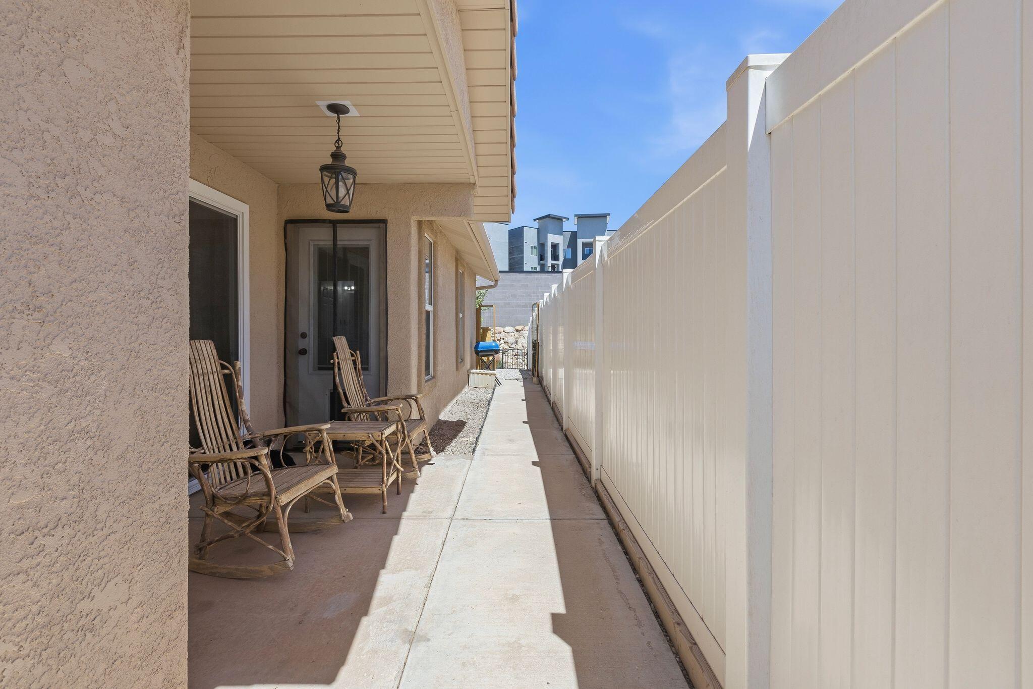 RIDGEPOINTE - Residential