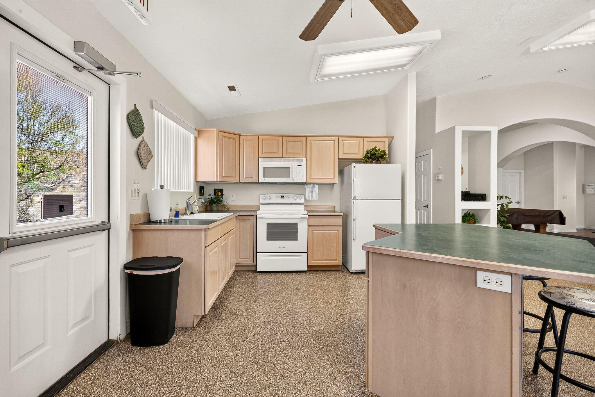 RIDGEPOINTE - Residential