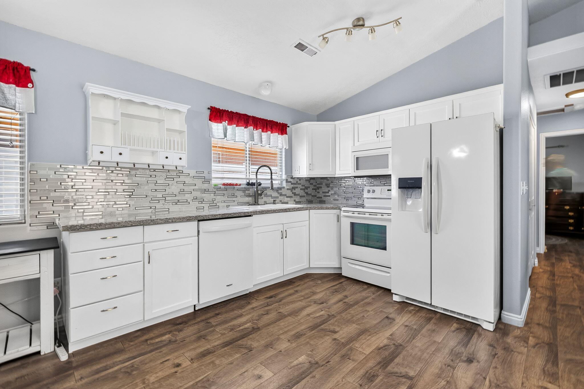 RIDGEPOINTE - Residential