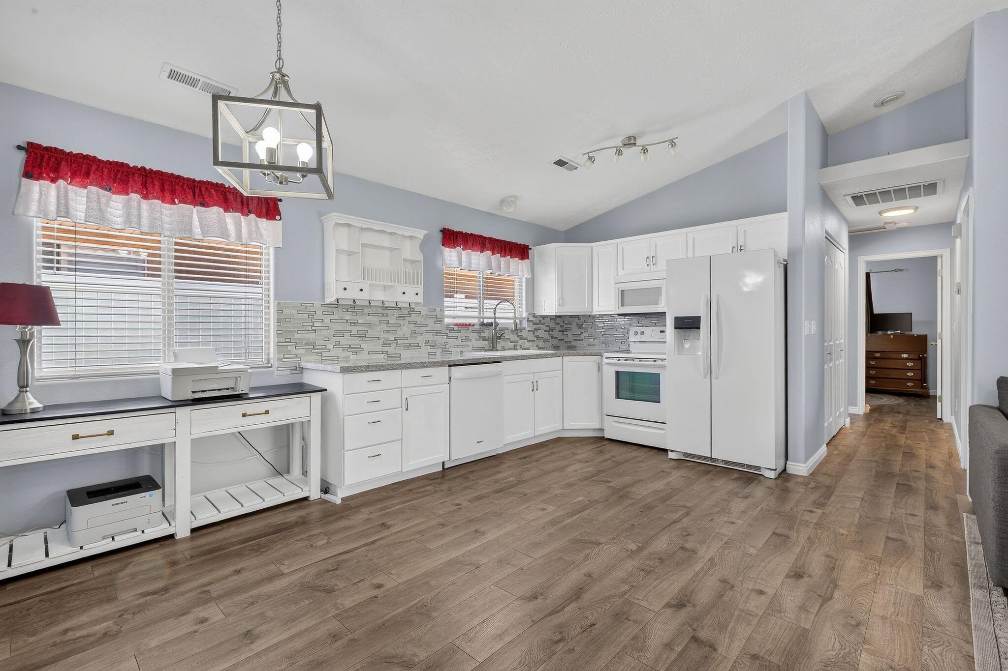 RIDGEPOINTE - Residential