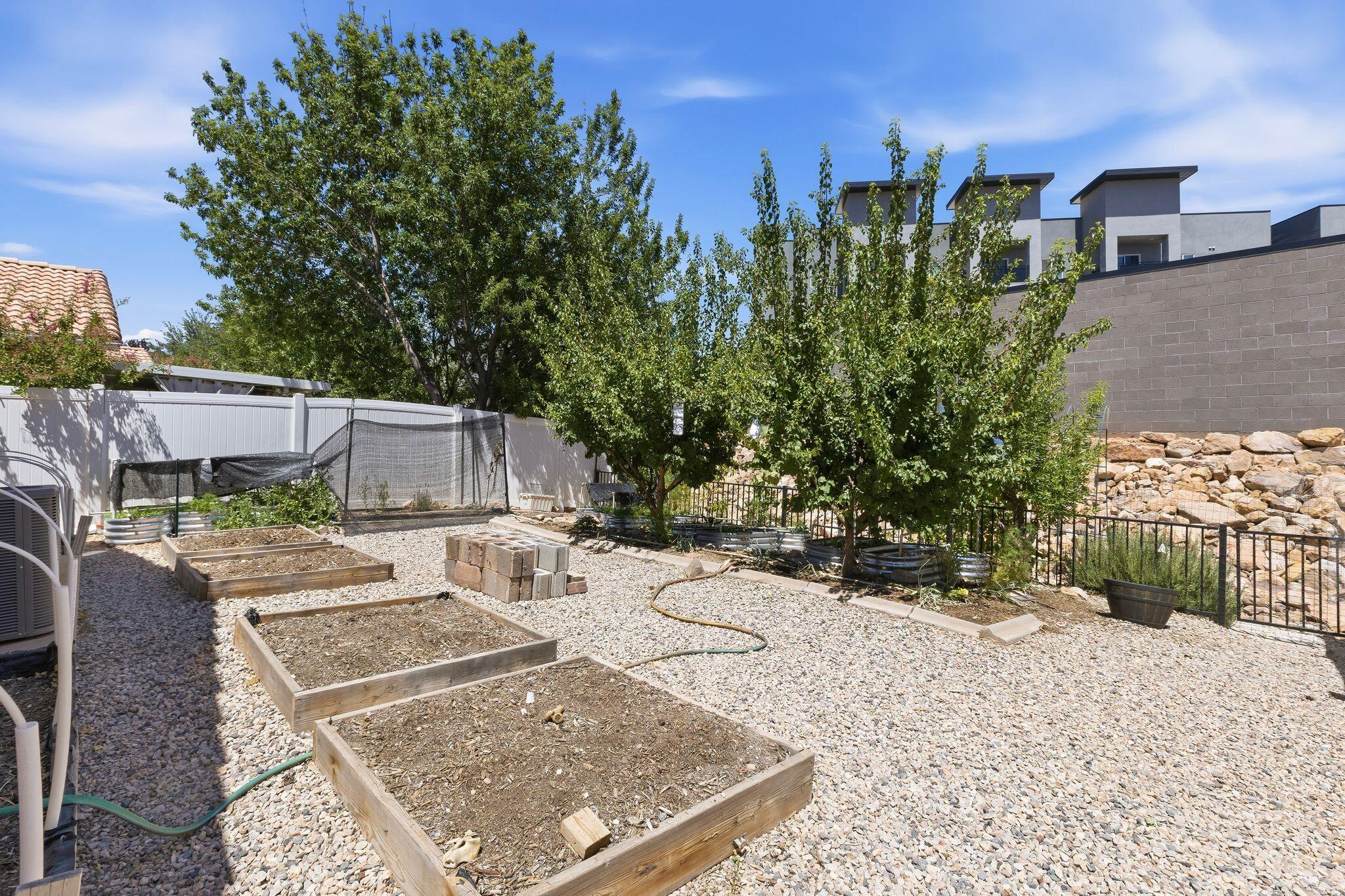RIDGEPOINTE - Residential