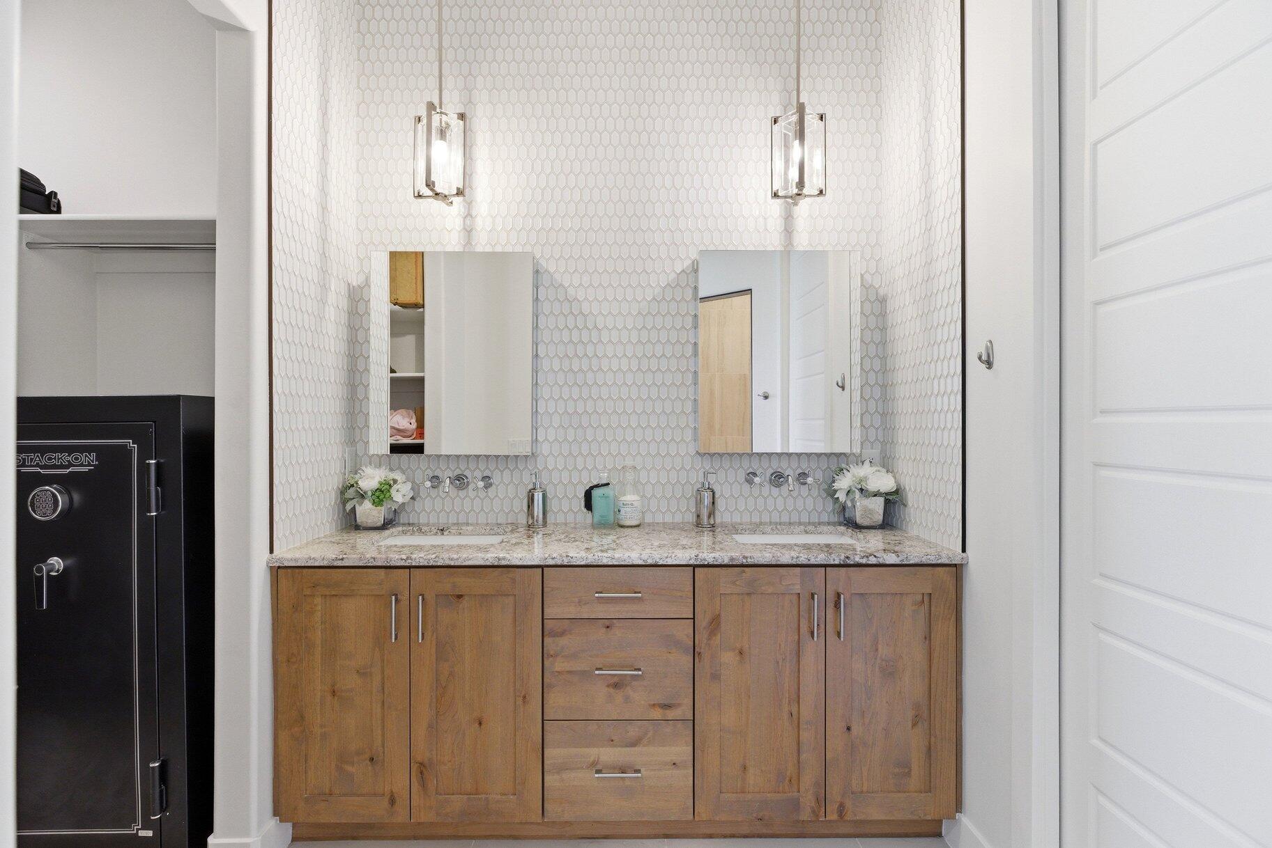 LEDGES OF SG WHITE ROCKS - Residential