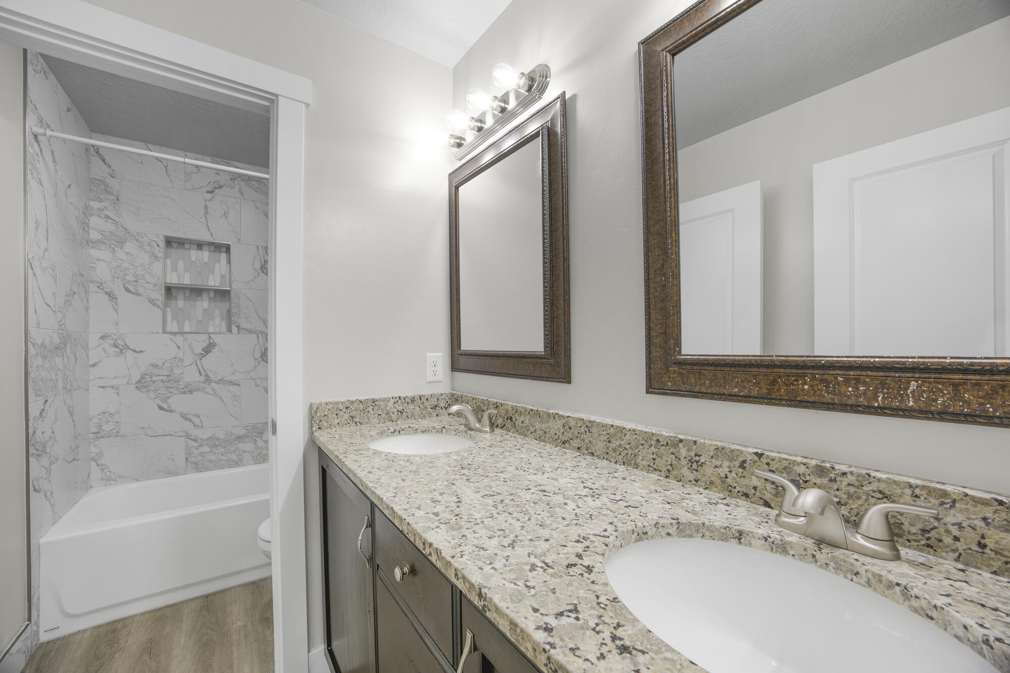 DESERT CREST - Residential