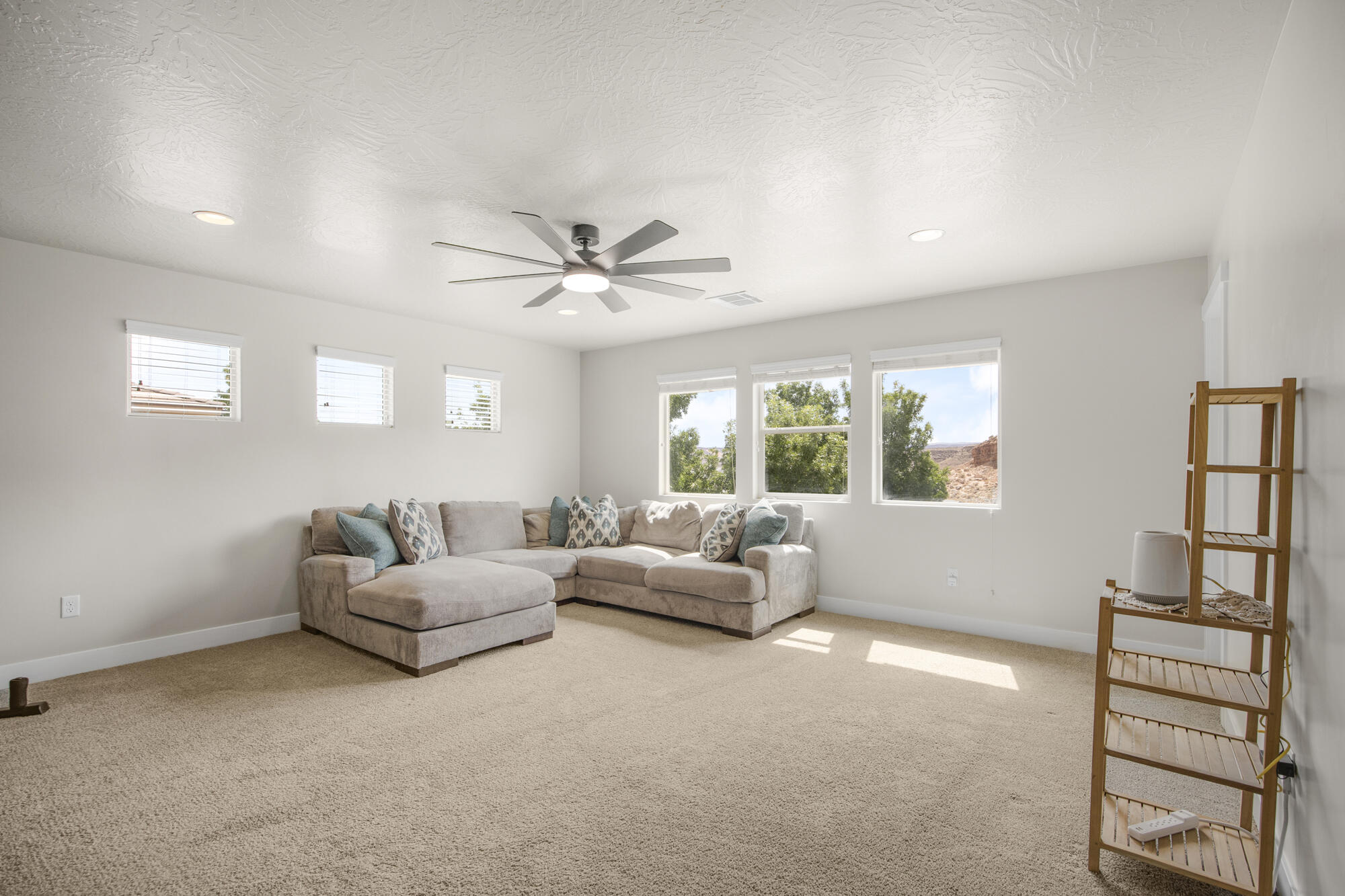 DESERT CREST - Residential