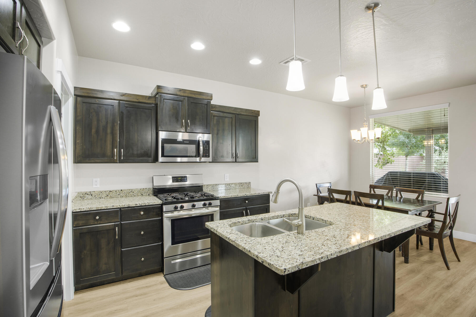 DESERT CREST - Residential