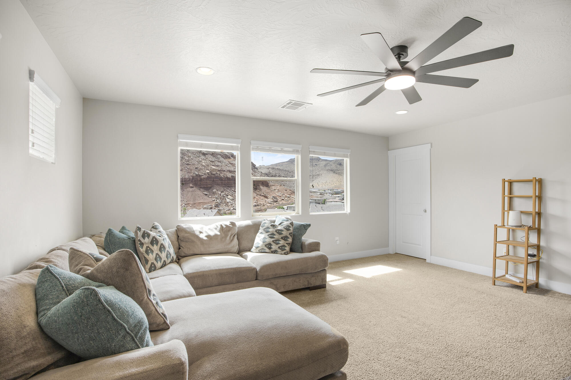 DESERT CREST - Residential