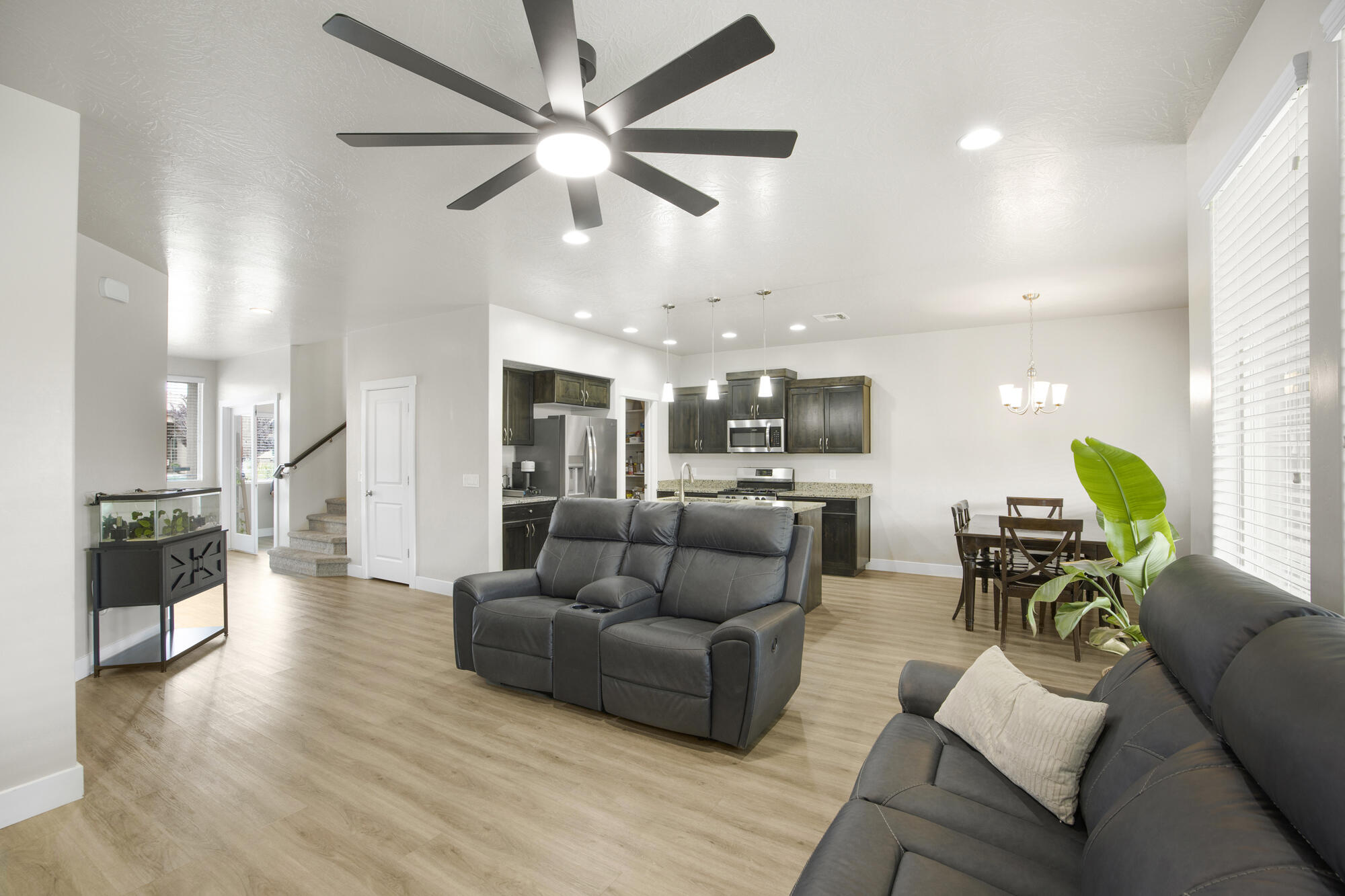 DESERT CREST - Residential