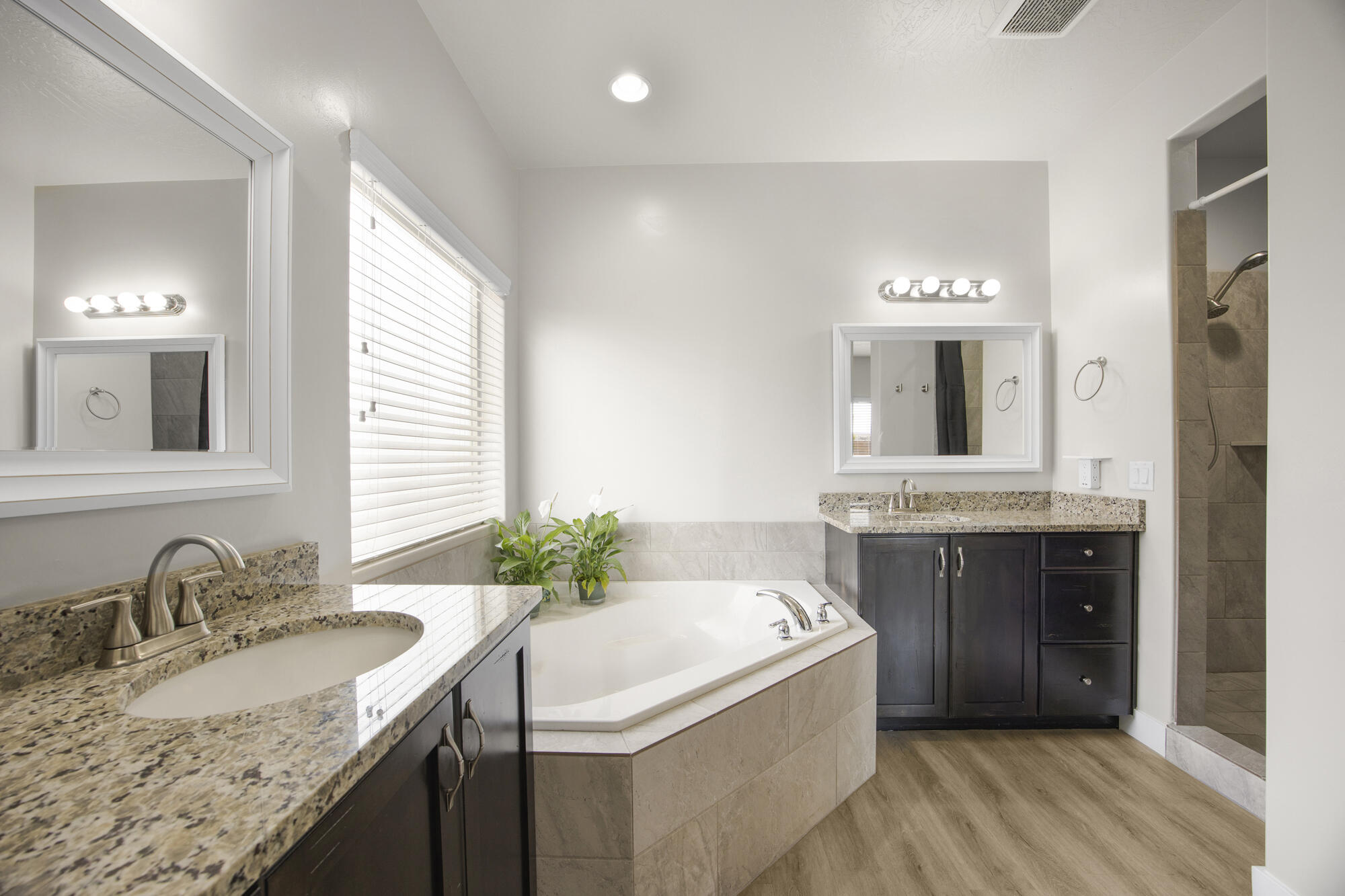 DESERT CREST - Residential