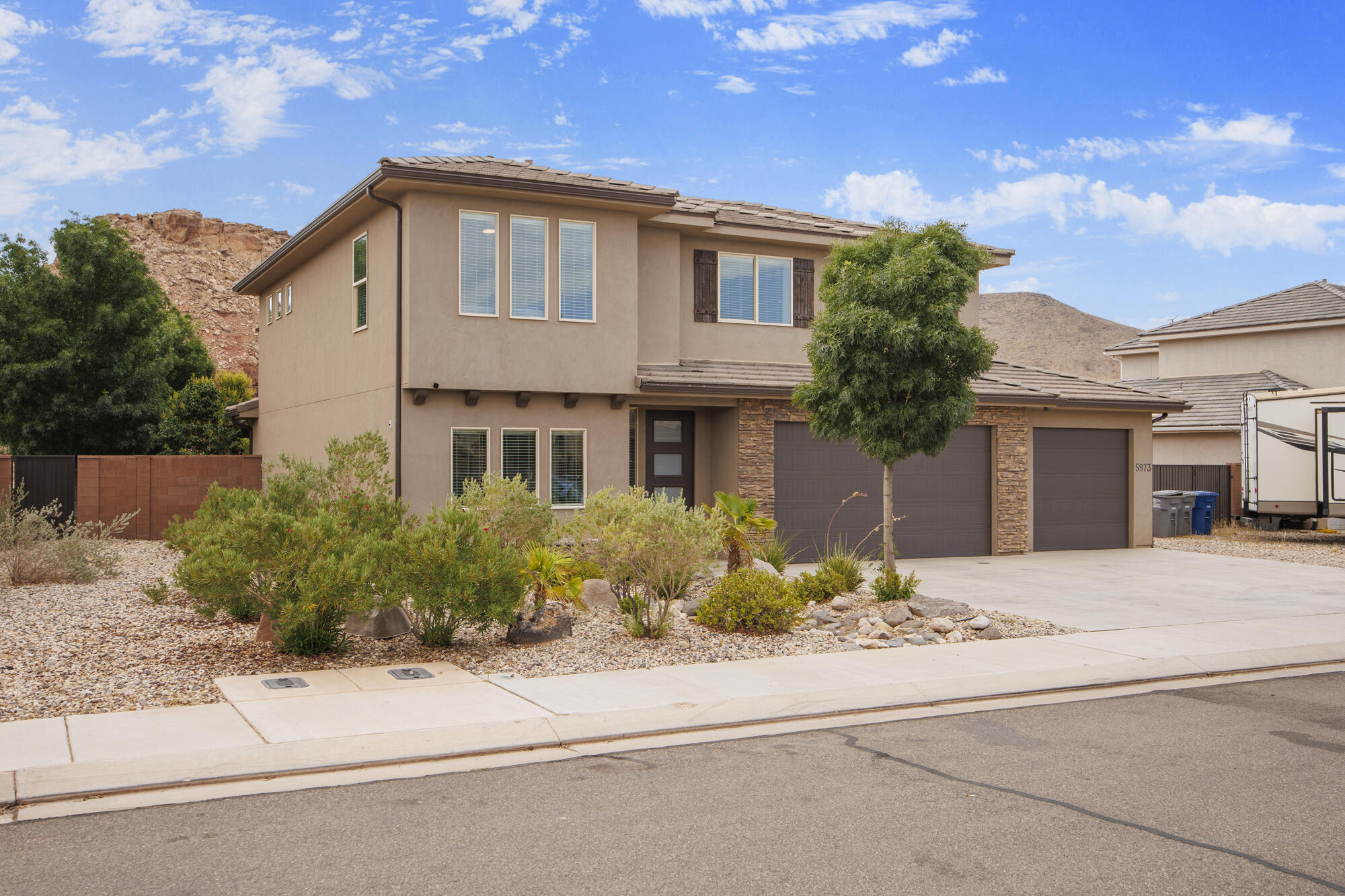 DESERT CREST - Residential