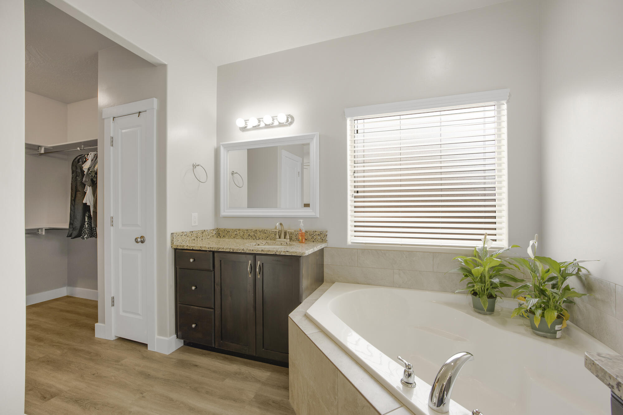 DESERT CREST - Residential