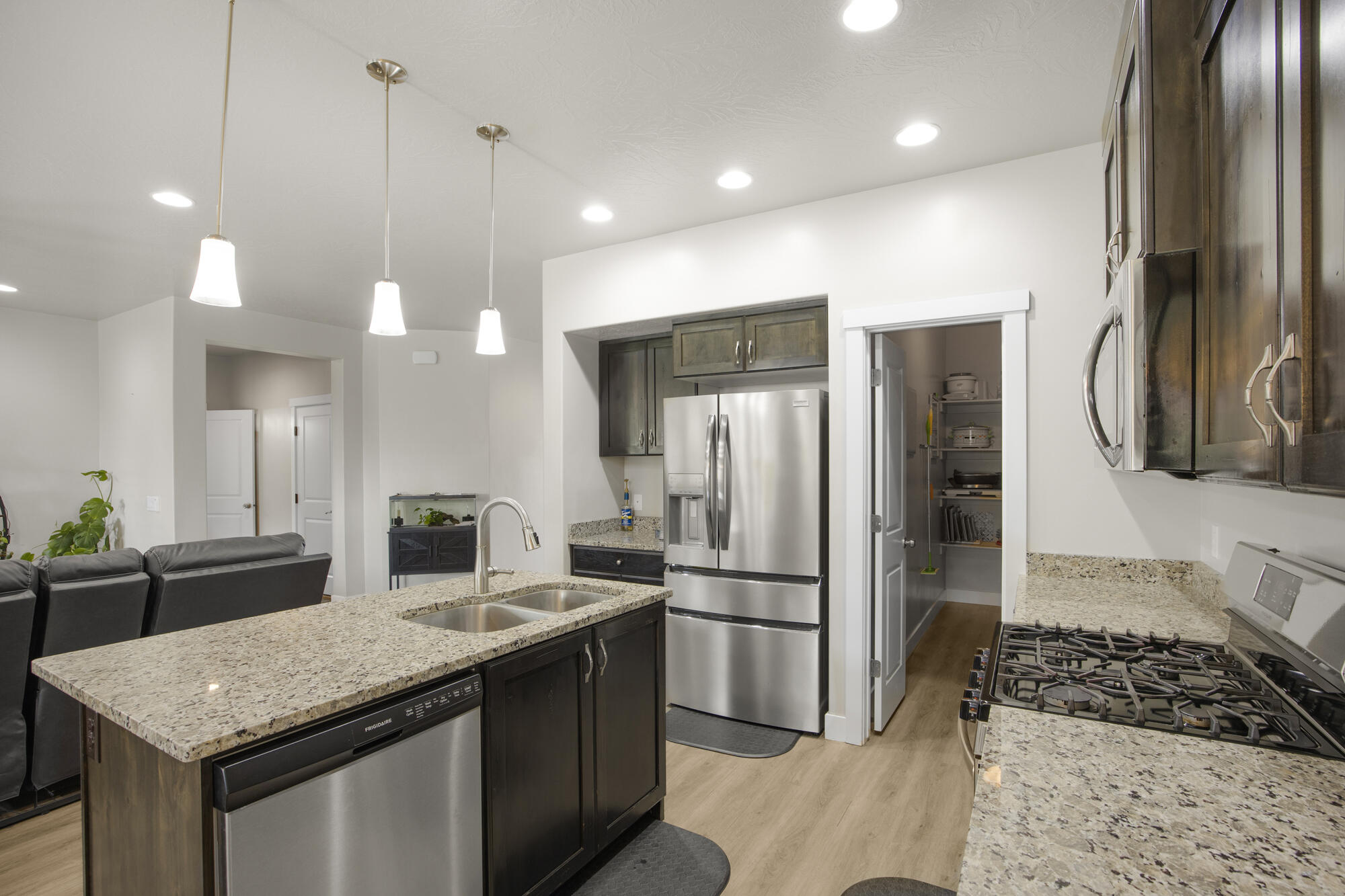 DESERT CREST - Residential