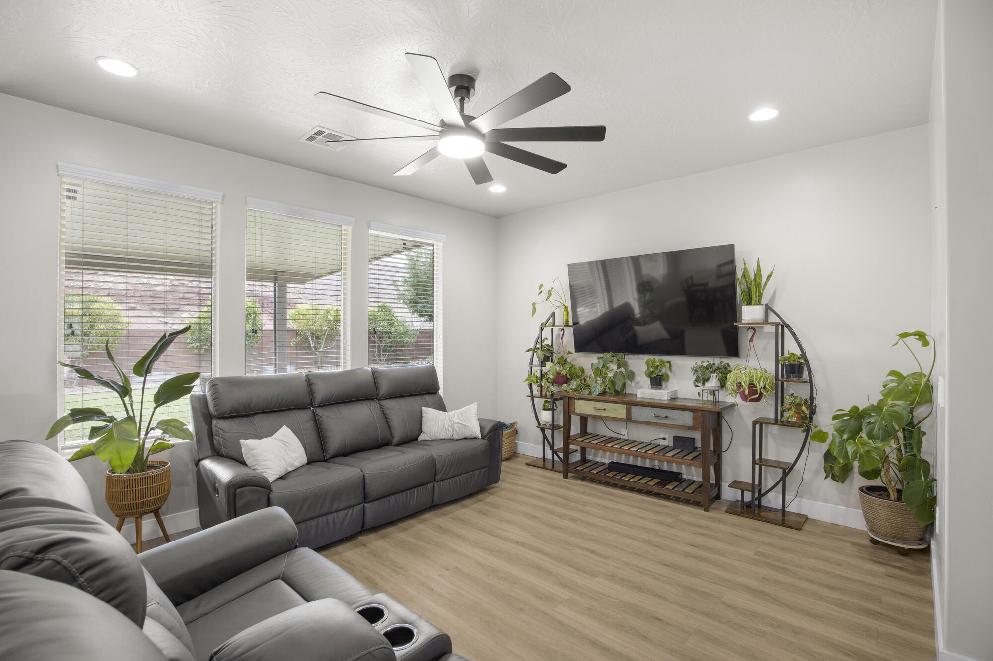 DESERT CREST - Residential