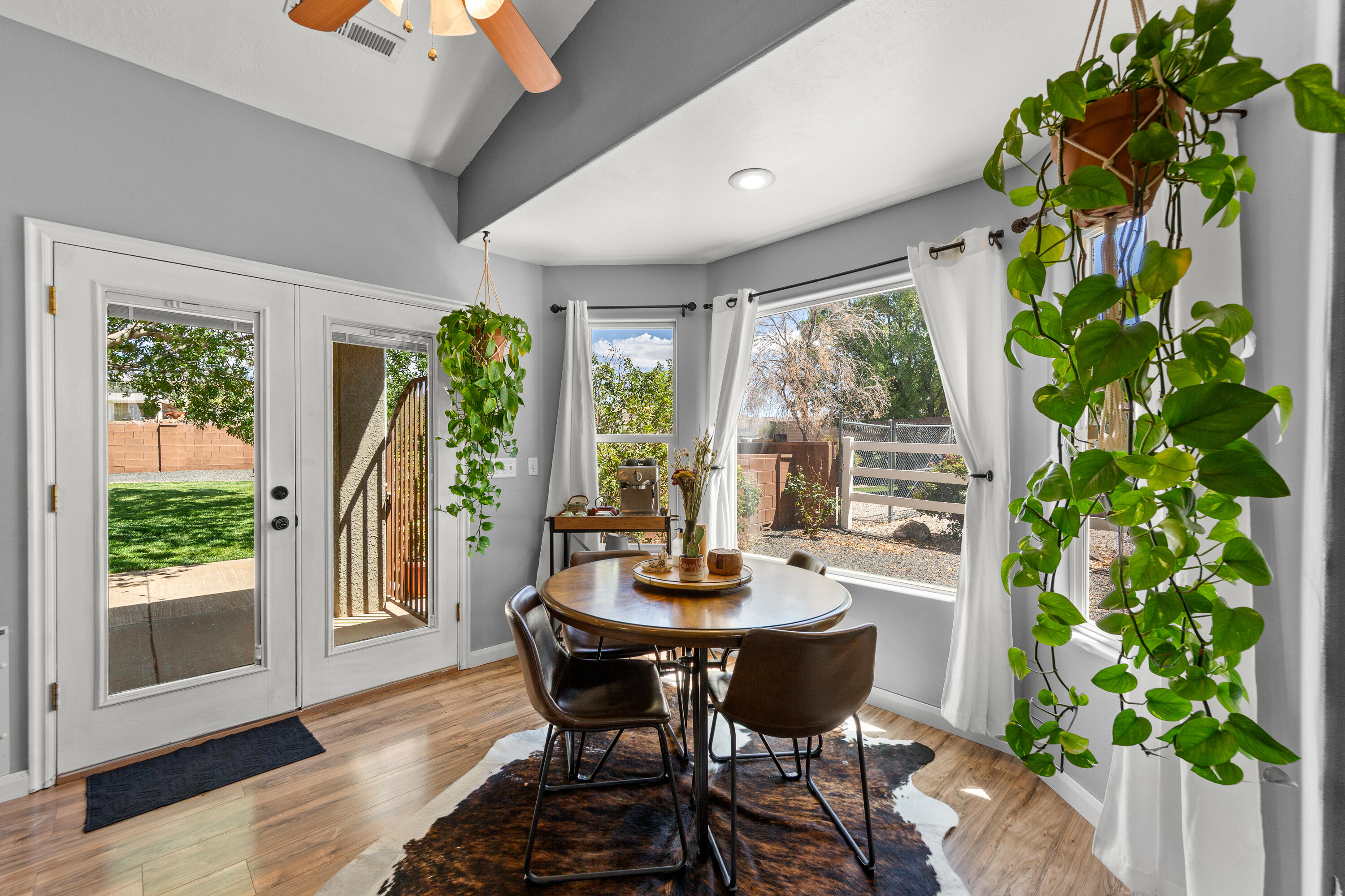 BRADSHAW & HALL - Residential