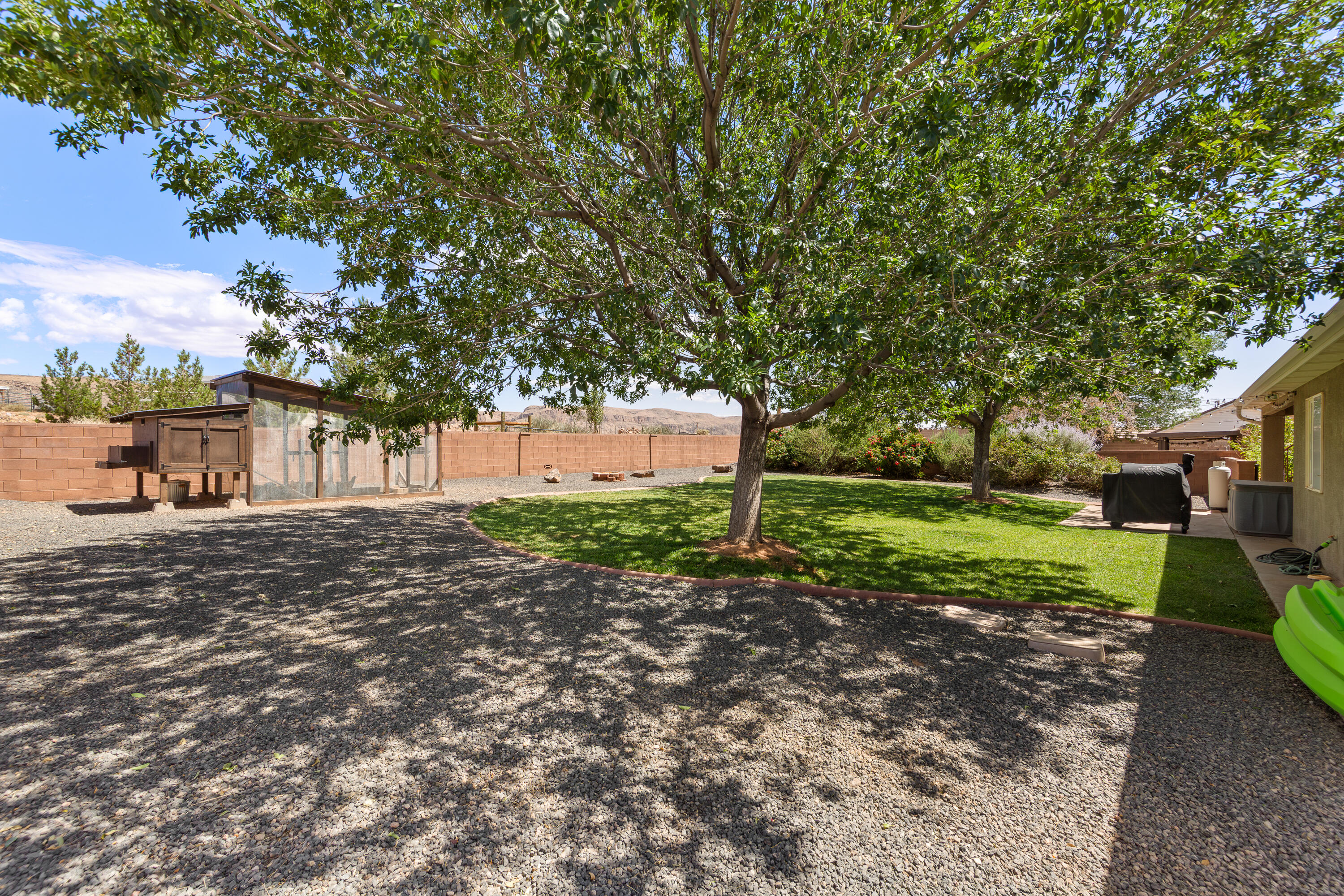 BRADSHAW & HALL - Residential