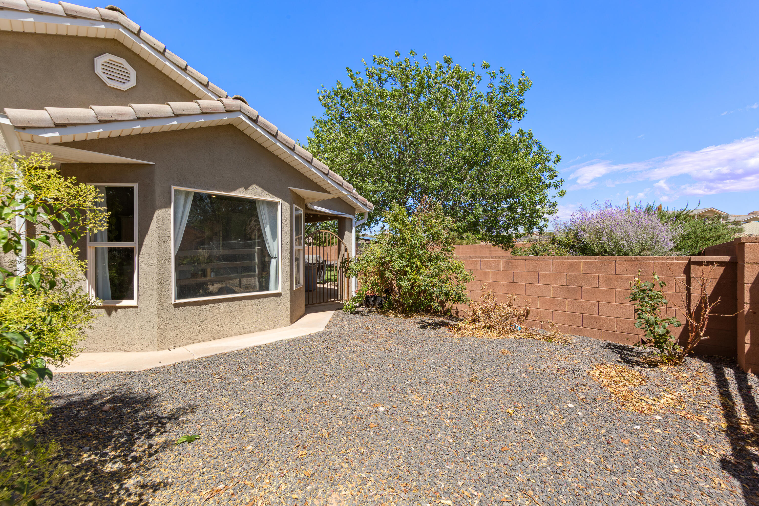 BRADSHAW & HALL - Residential