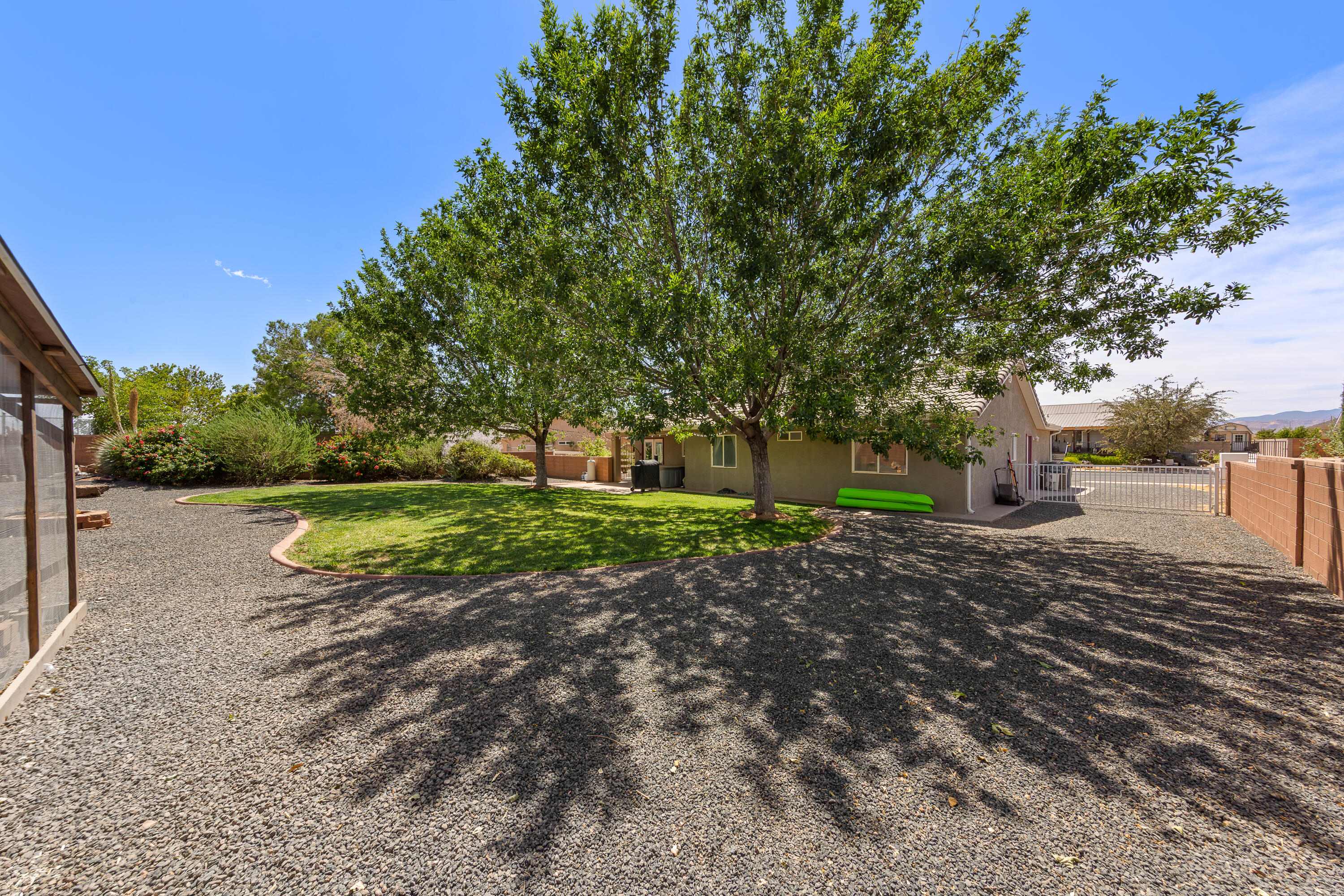 BRADSHAW & HALL - Residential