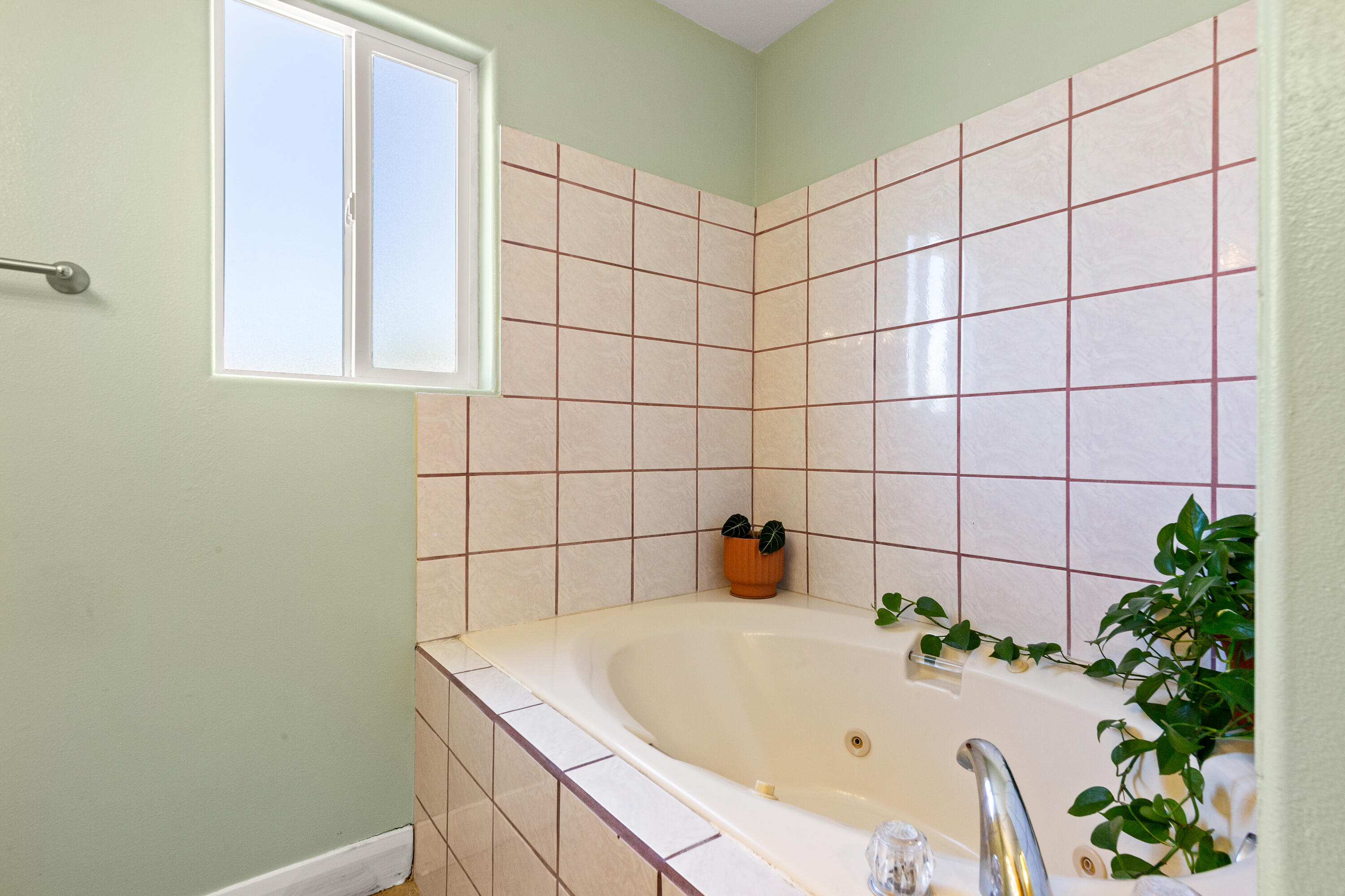 BRADSHAW & HALL - Residential