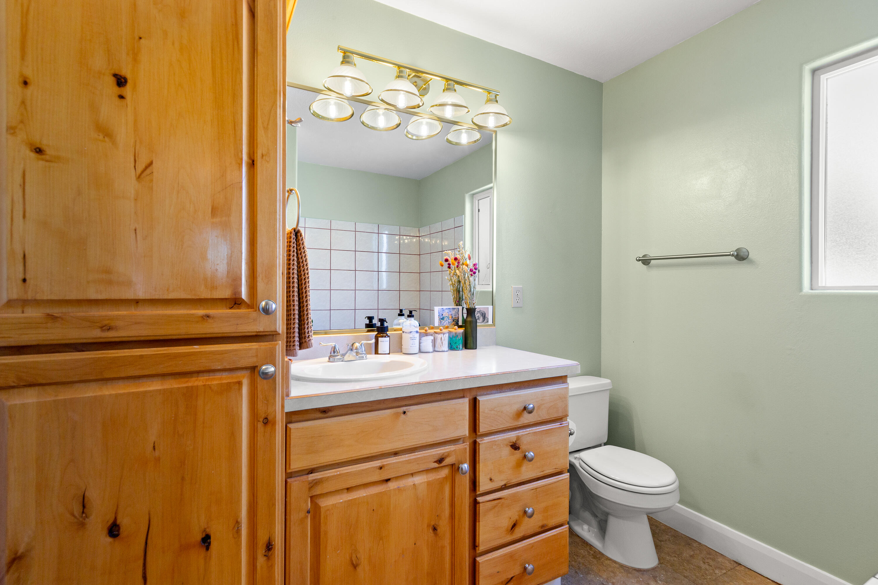 BRADSHAW & HALL - Residential