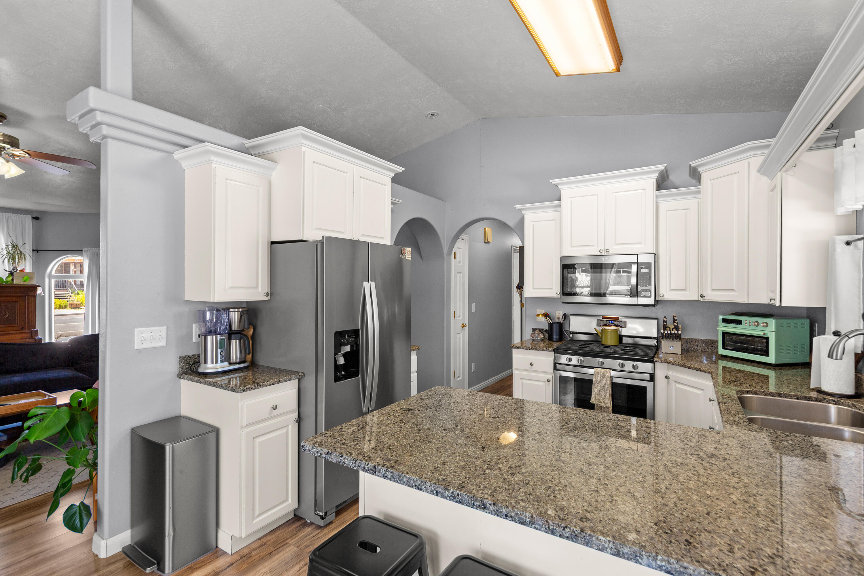 BRADSHAW & HALL - Residential