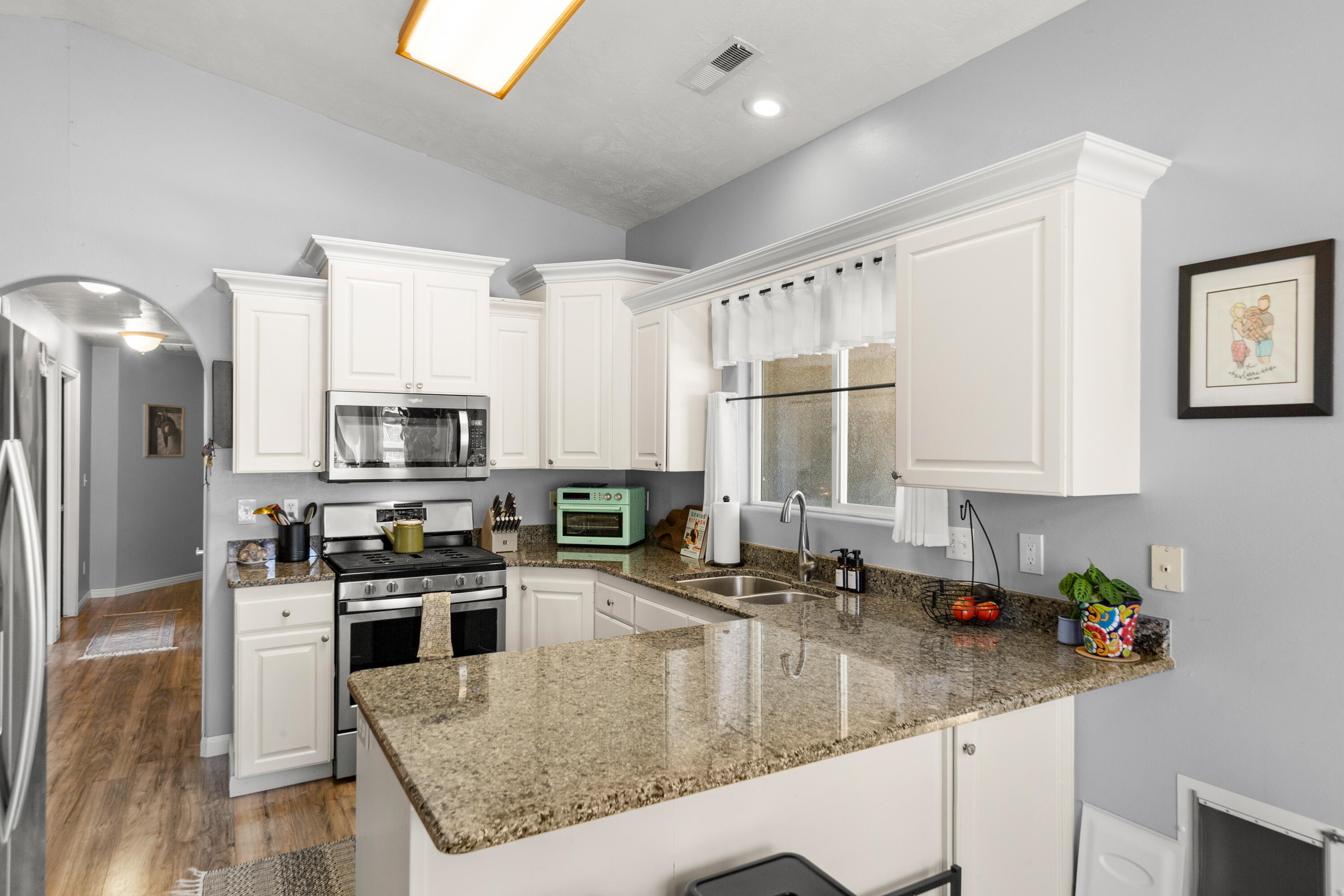 BRADSHAW & HALL - Residential