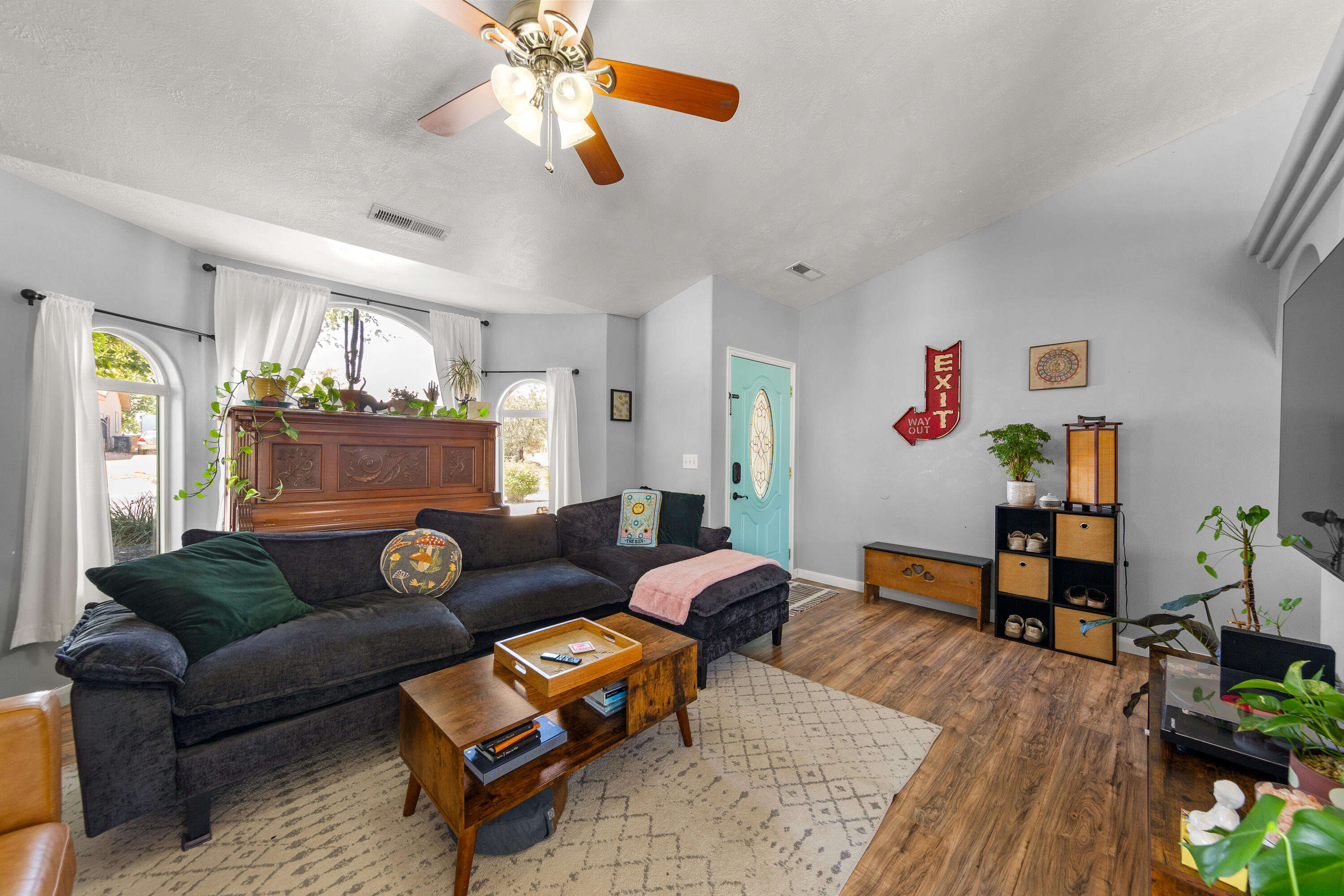 BRADSHAW & HALL - Residential