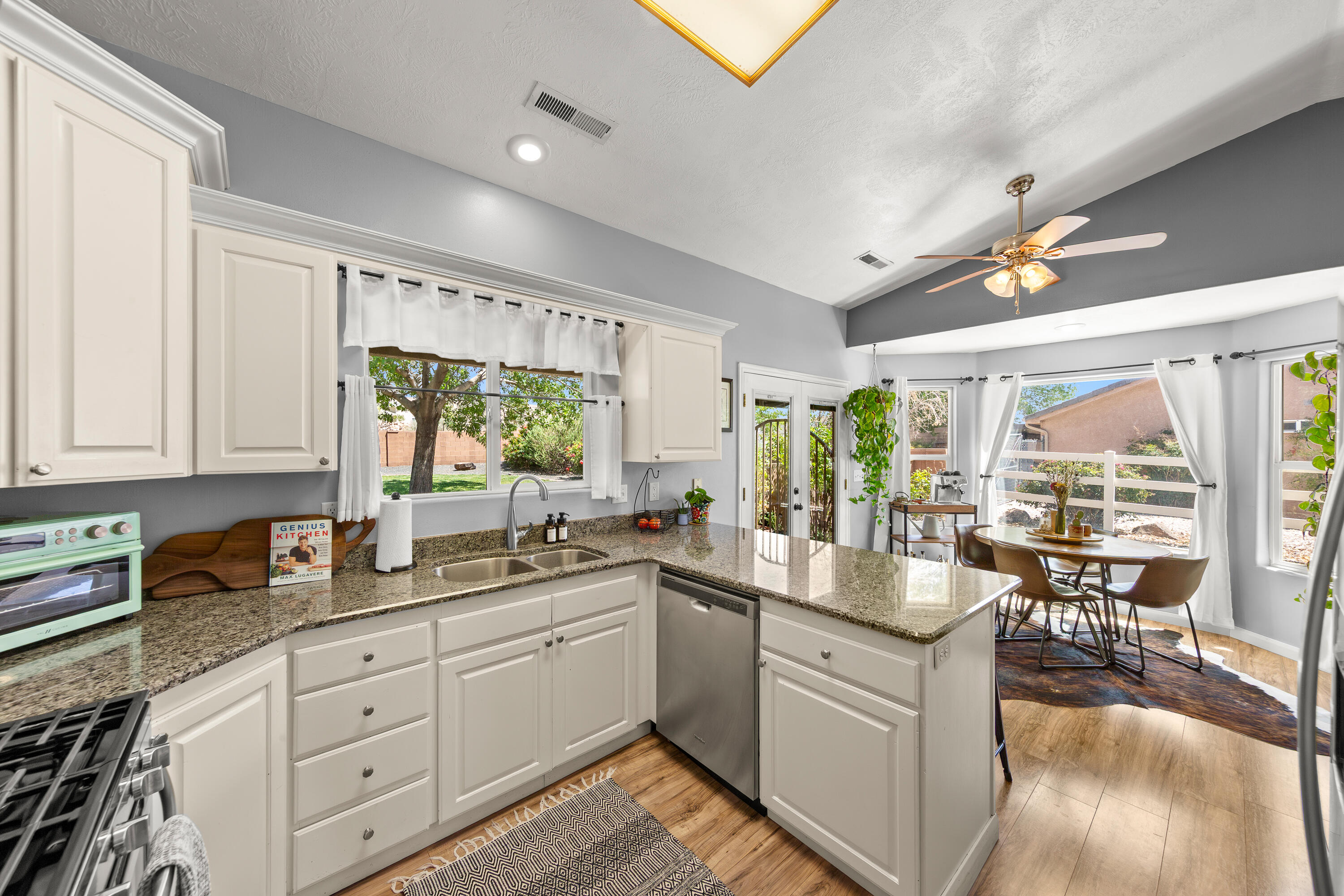 BRADSHAW & HALL - Residential