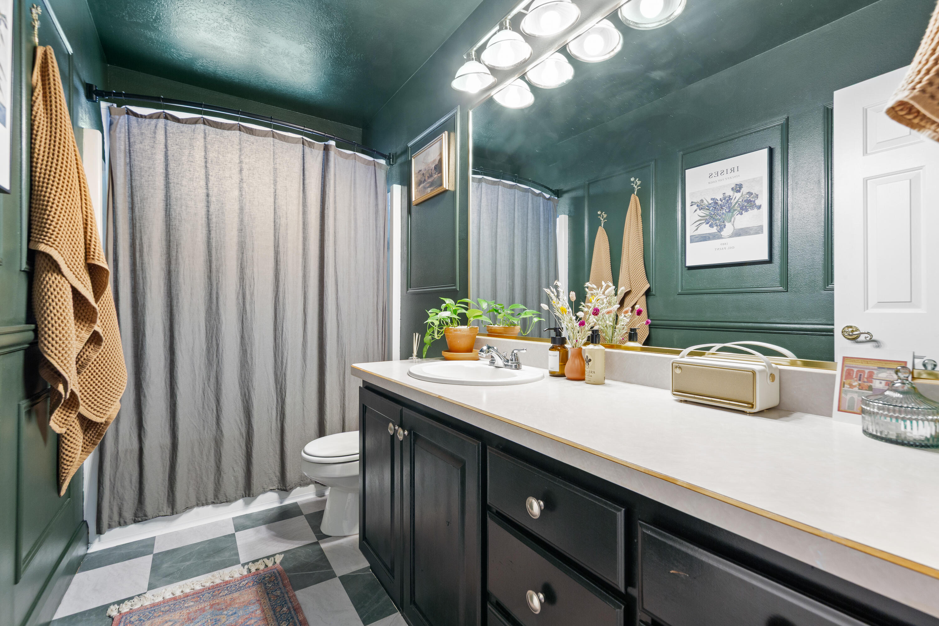 BRADSHAW & HALL - Residential