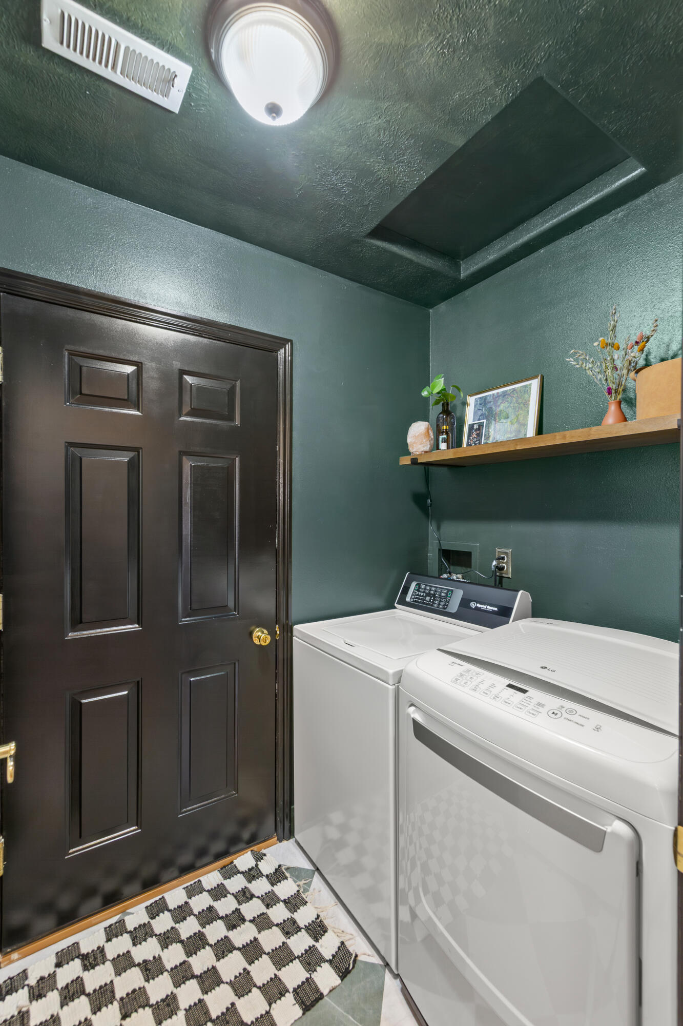 BRADSHAW & HALL - Residential