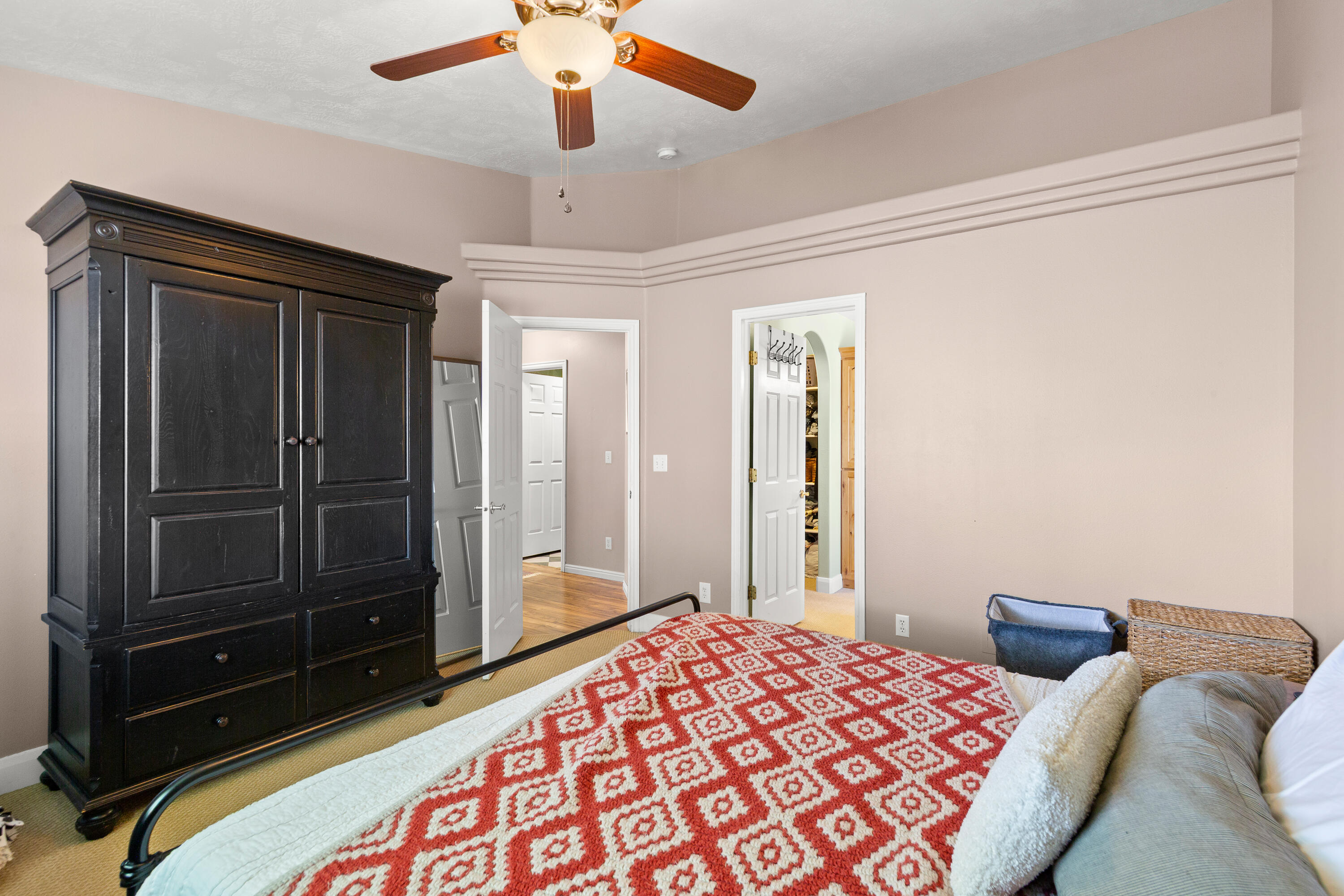 BRADSHAW & HALL - Residential