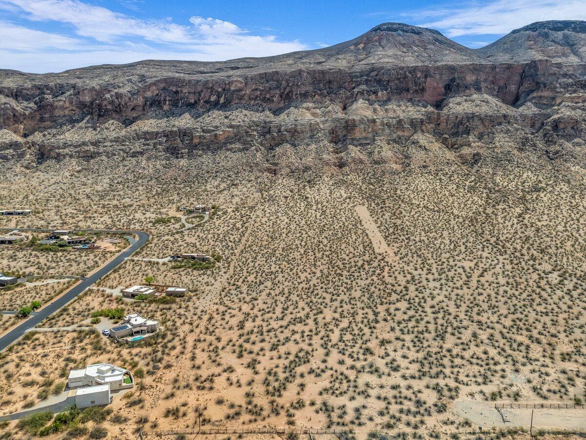 MOCCASIN FLATS - Land
