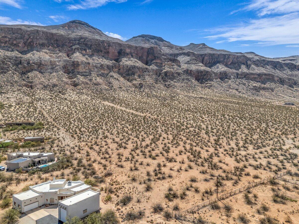 MOCCASIN FLATS - Land