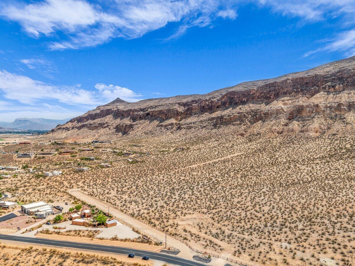 MOCCASIN FLATS - Land