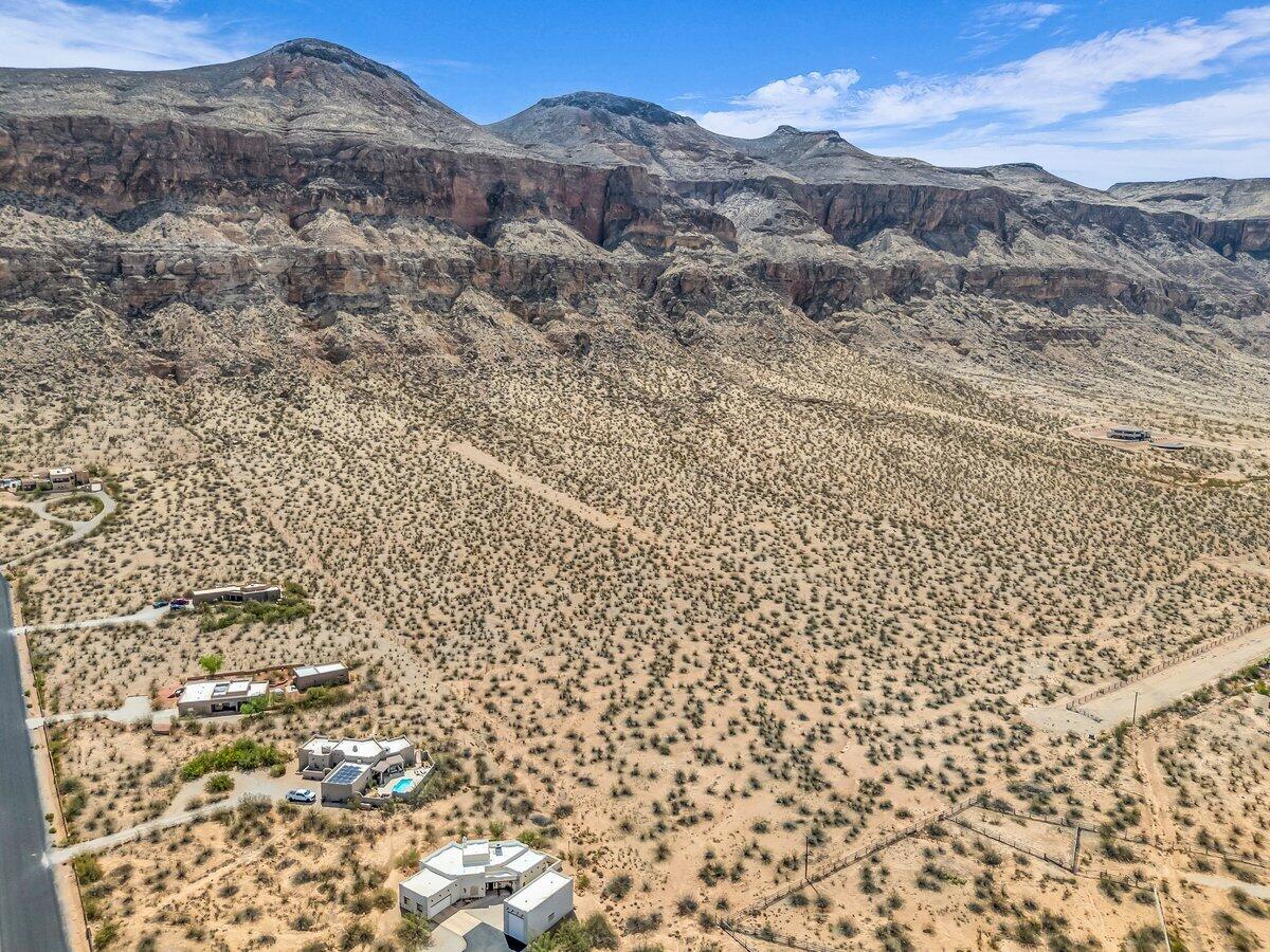 MOCCASIN FLATS - Land