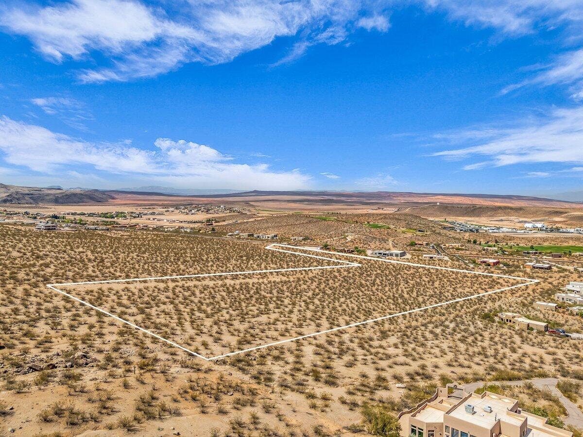 MOCCASIN FLATS - Land