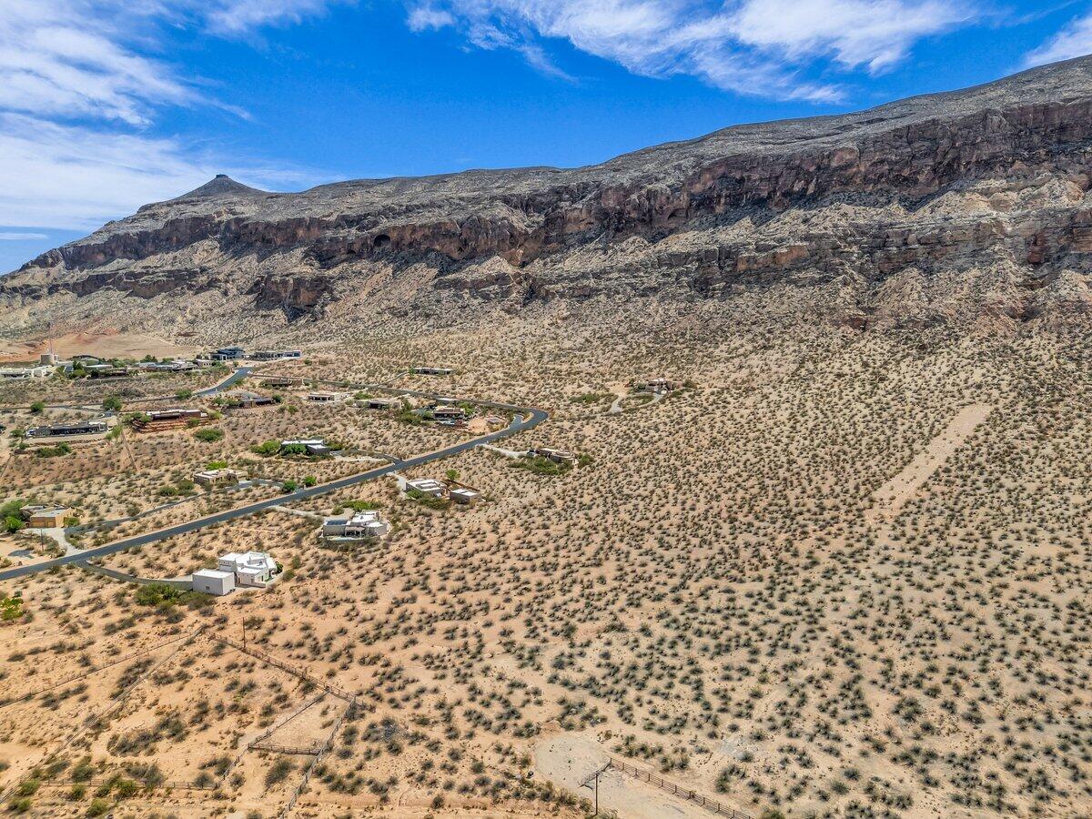 MOCCASIN FLATS - Land
